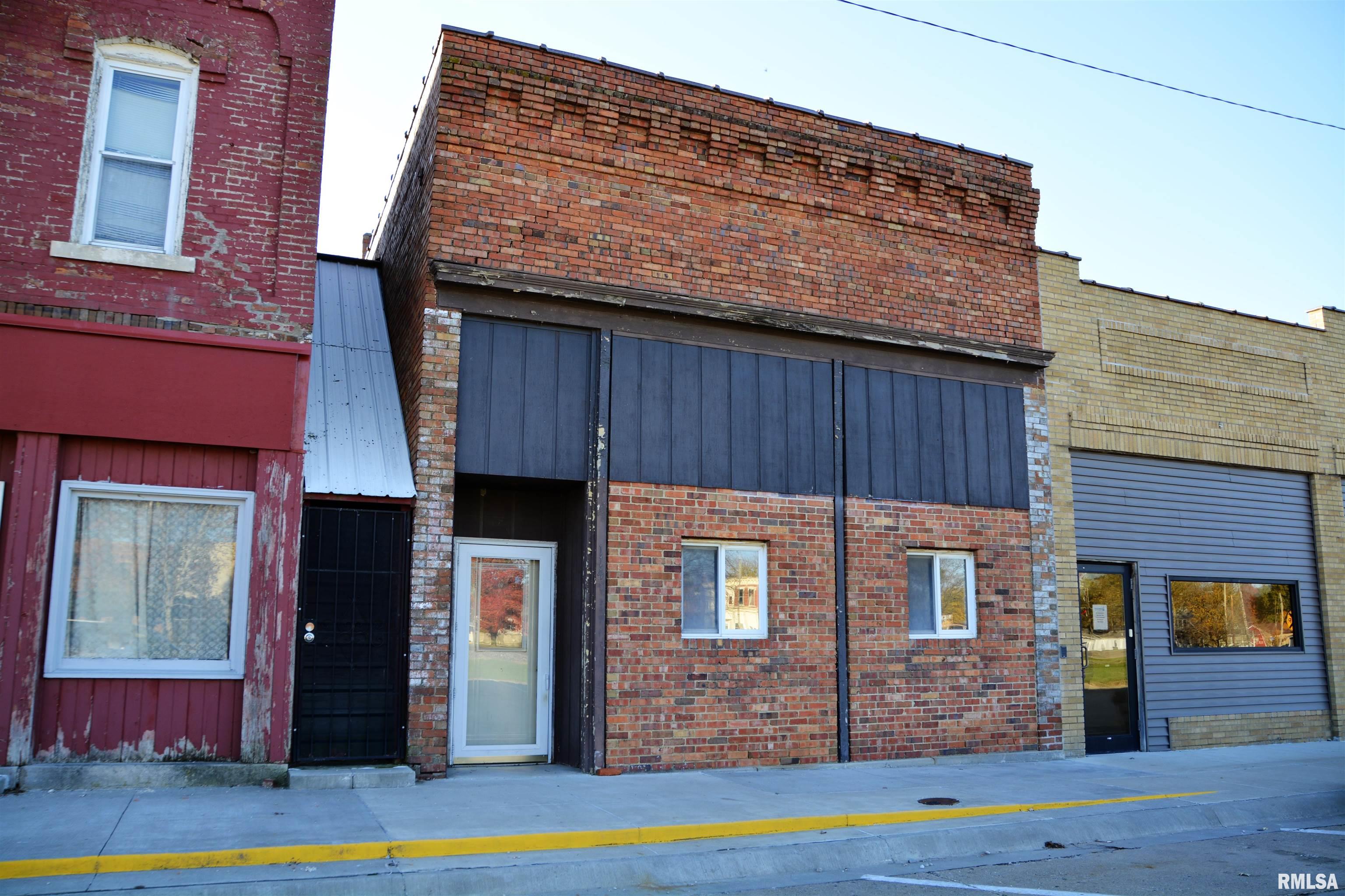 114 E MARKET Street