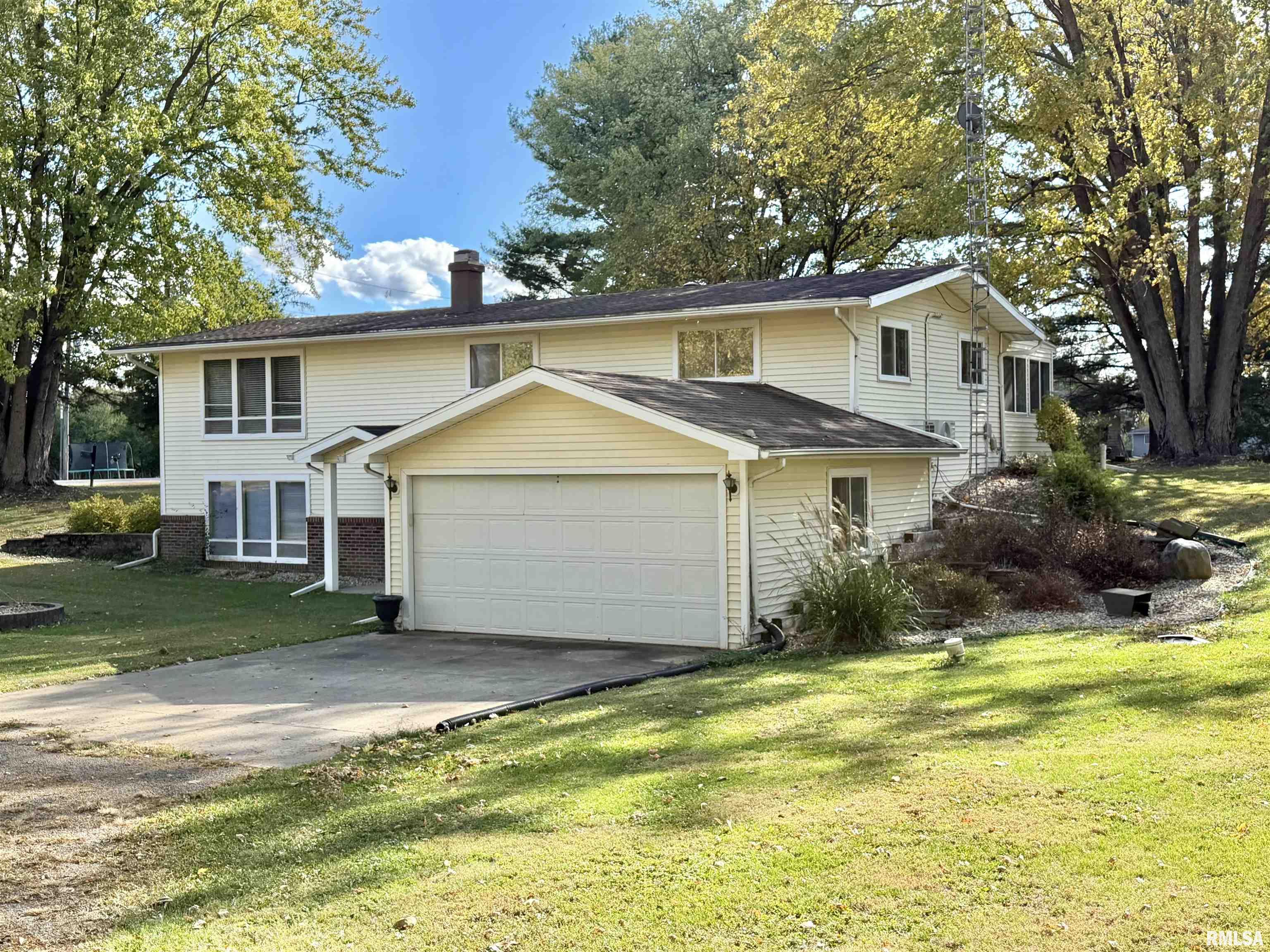 990 WILLIAM Drive