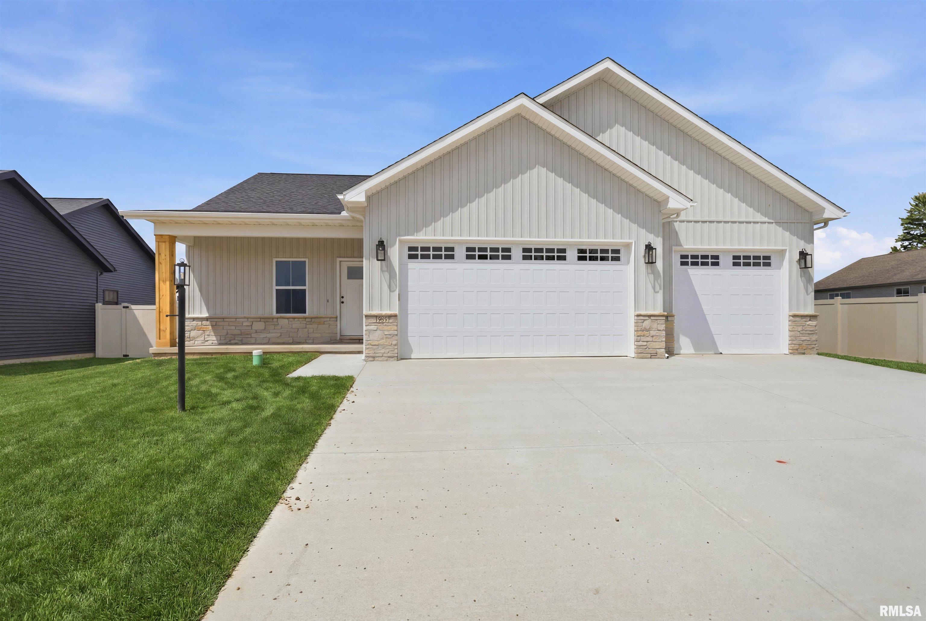 1303 W Hillcrest Drive Property Photo 1