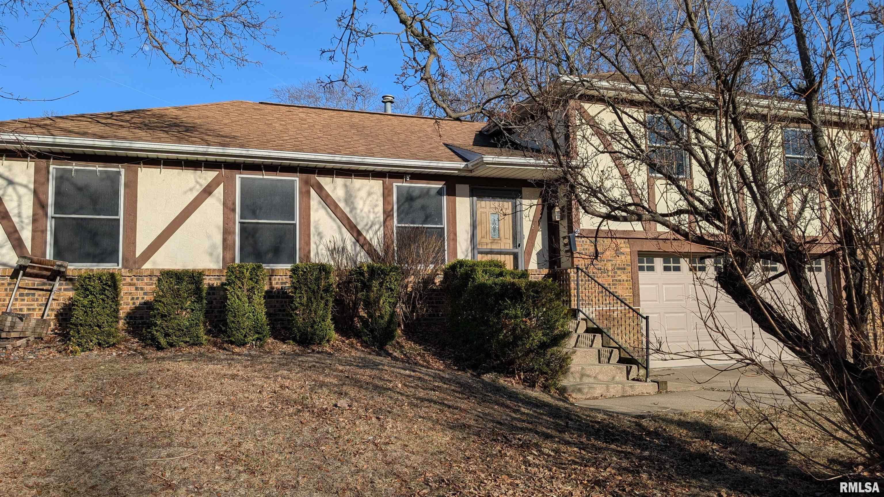 2115 Sunset Drive Property Photo 1