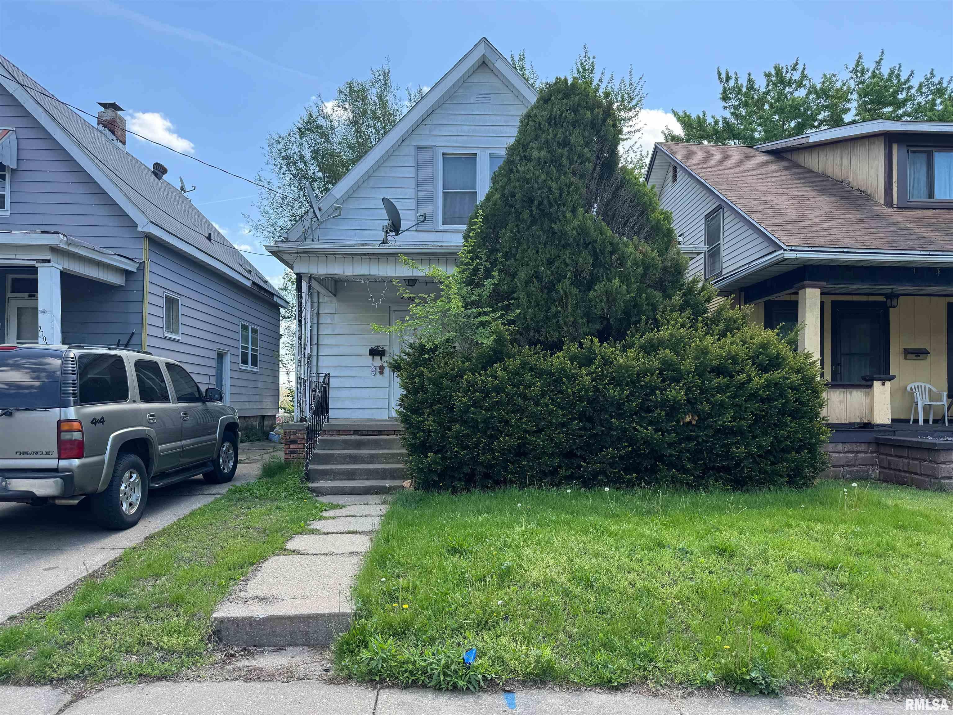 2702 Ne Madison Avenue Property Photo 1