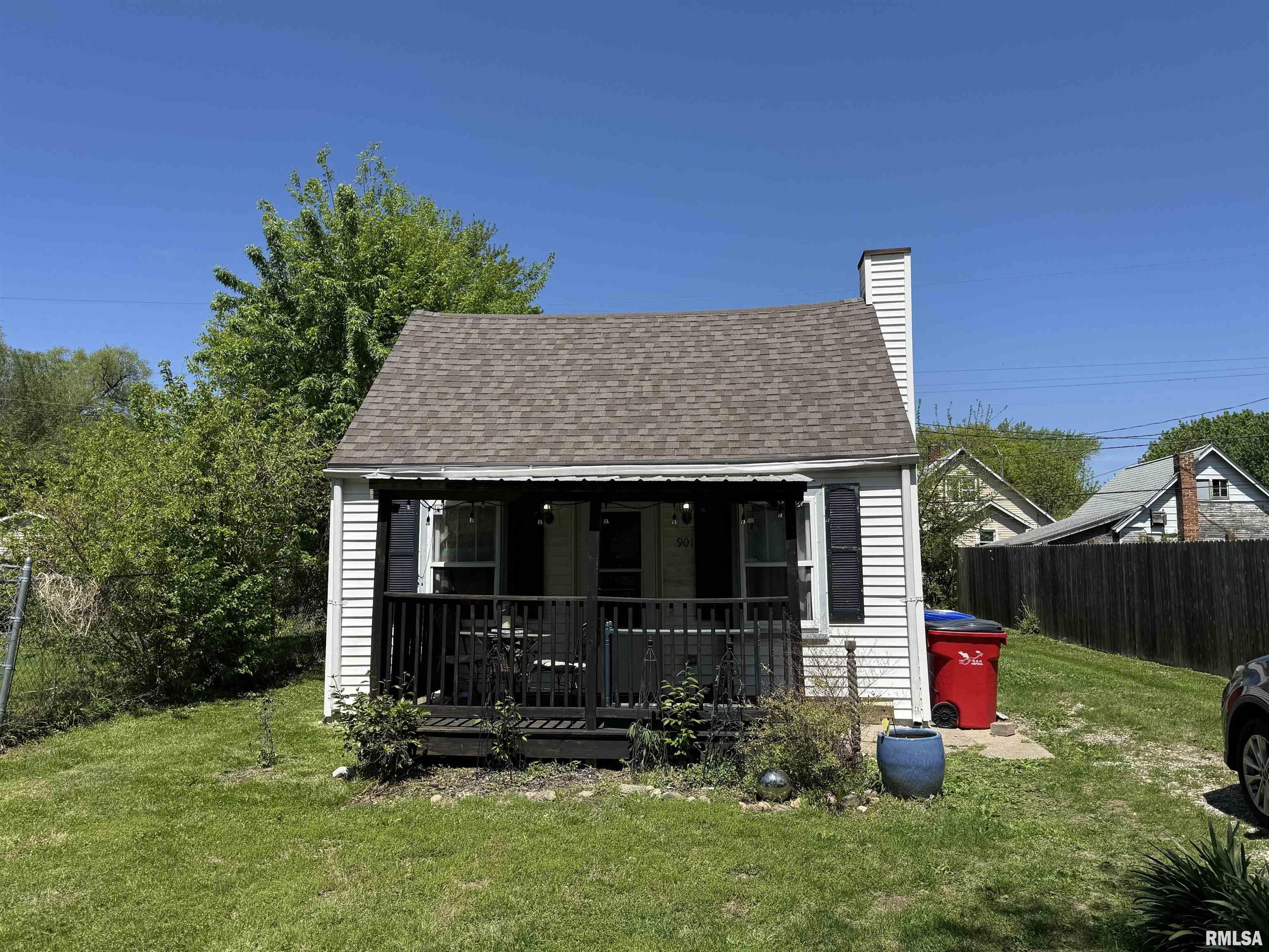 901 E Wilson Avenue Property Photo 1