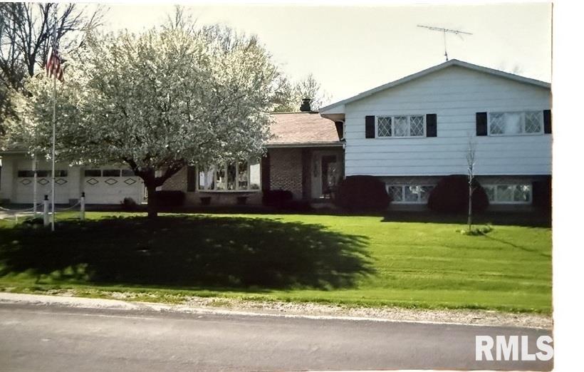 4 HILLCREST Drive