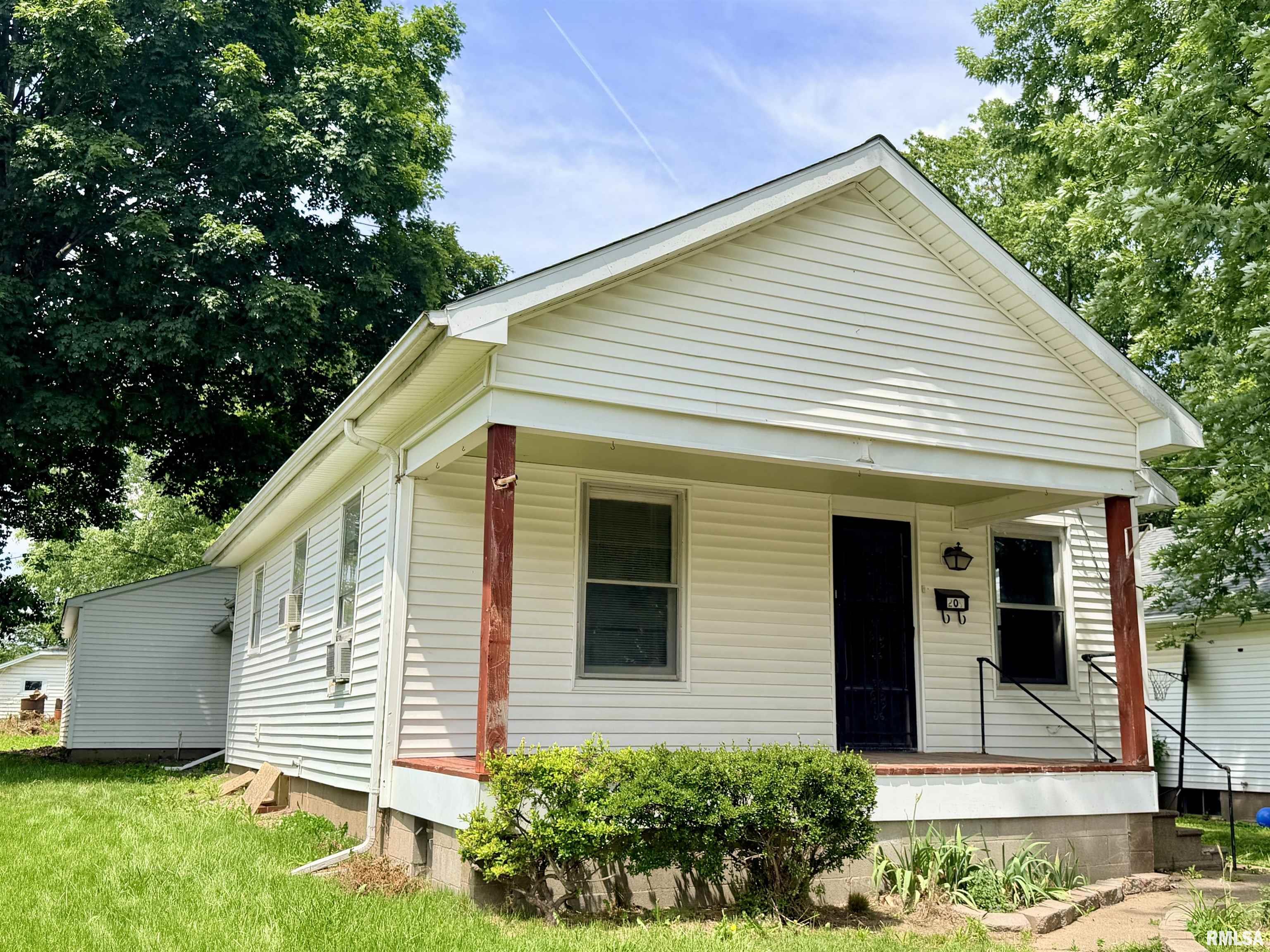 209 DOUGLAS Street