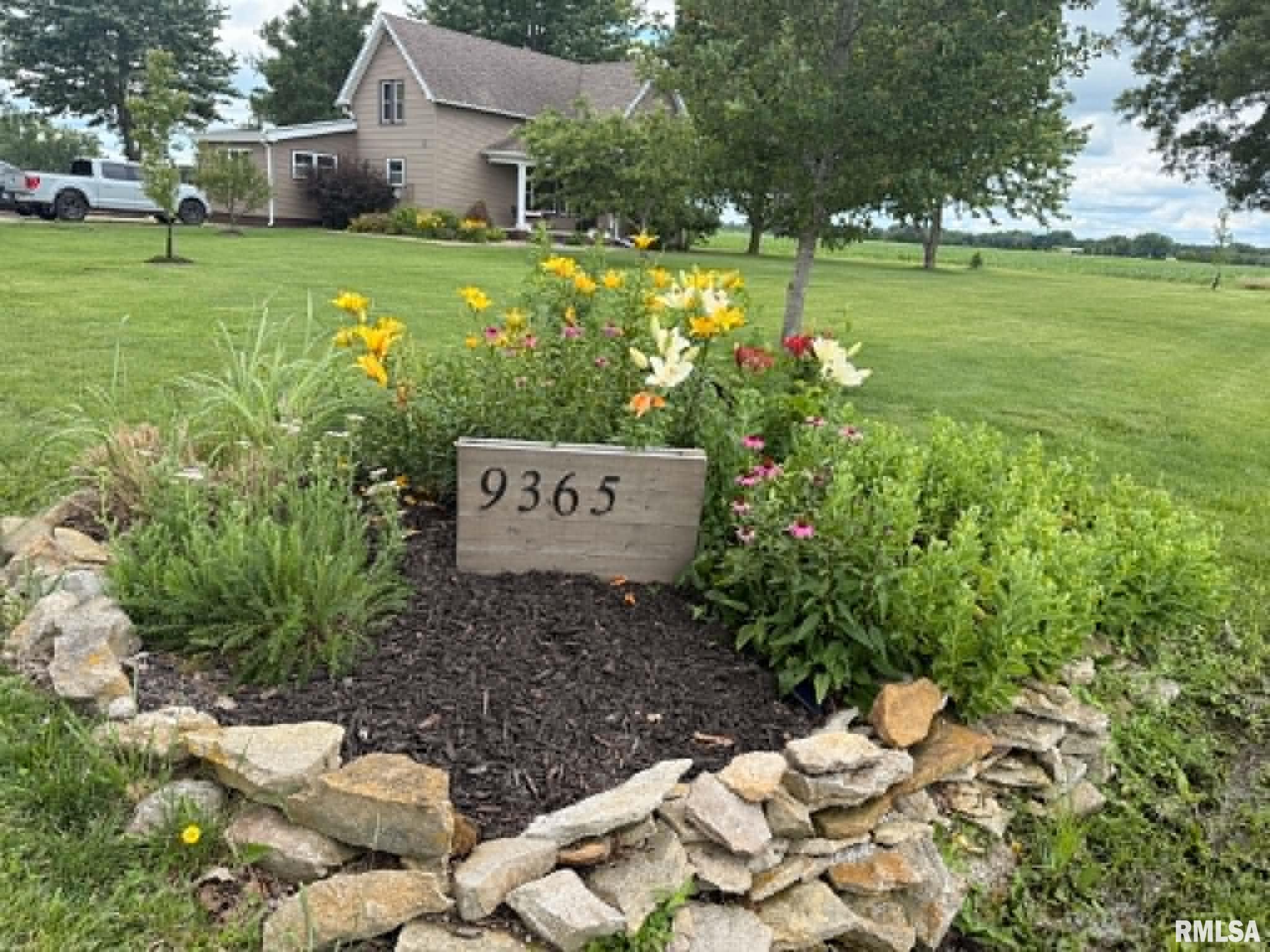 9365 N 950th Road Property Photo 1