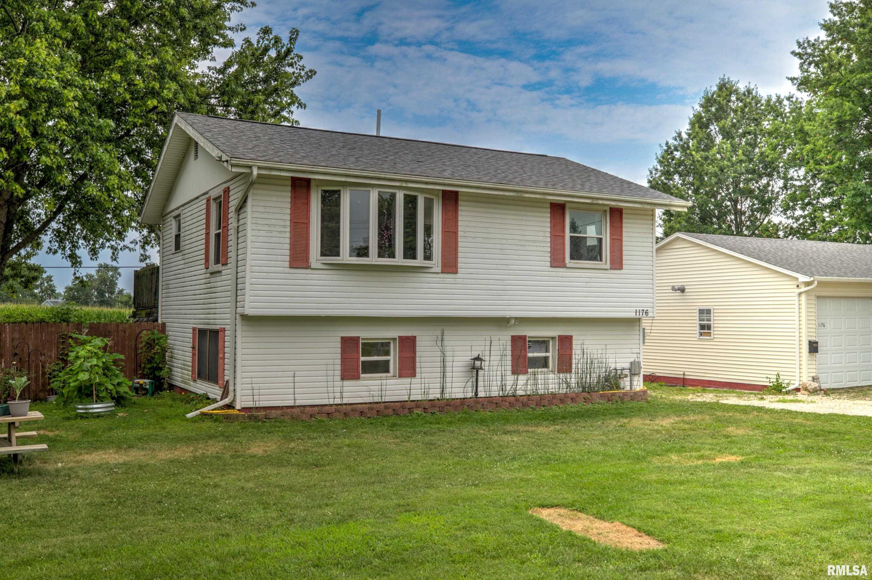 1176 E Elm Street Property Photo 1