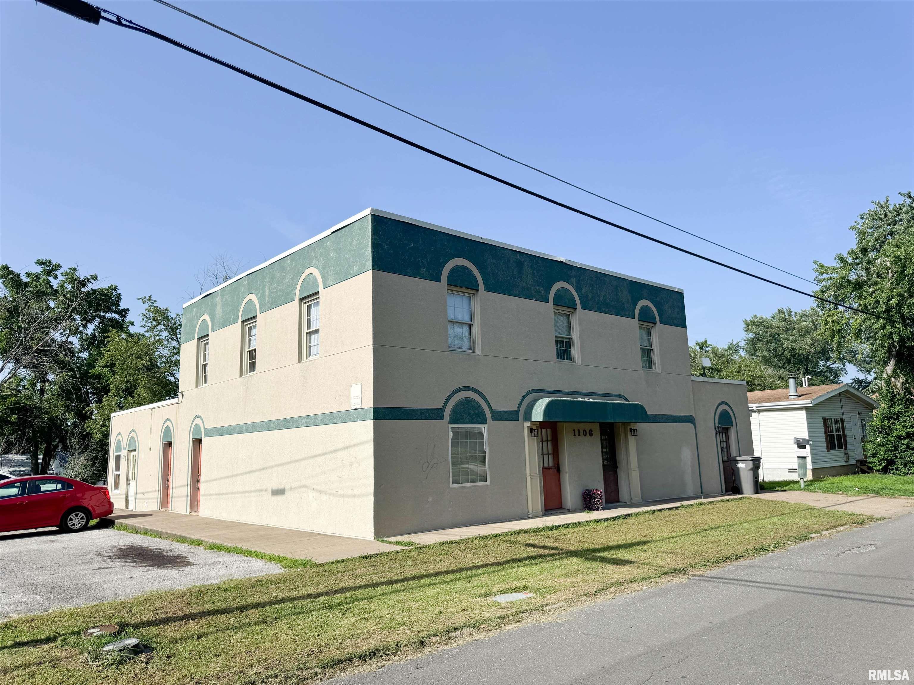 1106 W Hendrickson Street Property Photo 1
