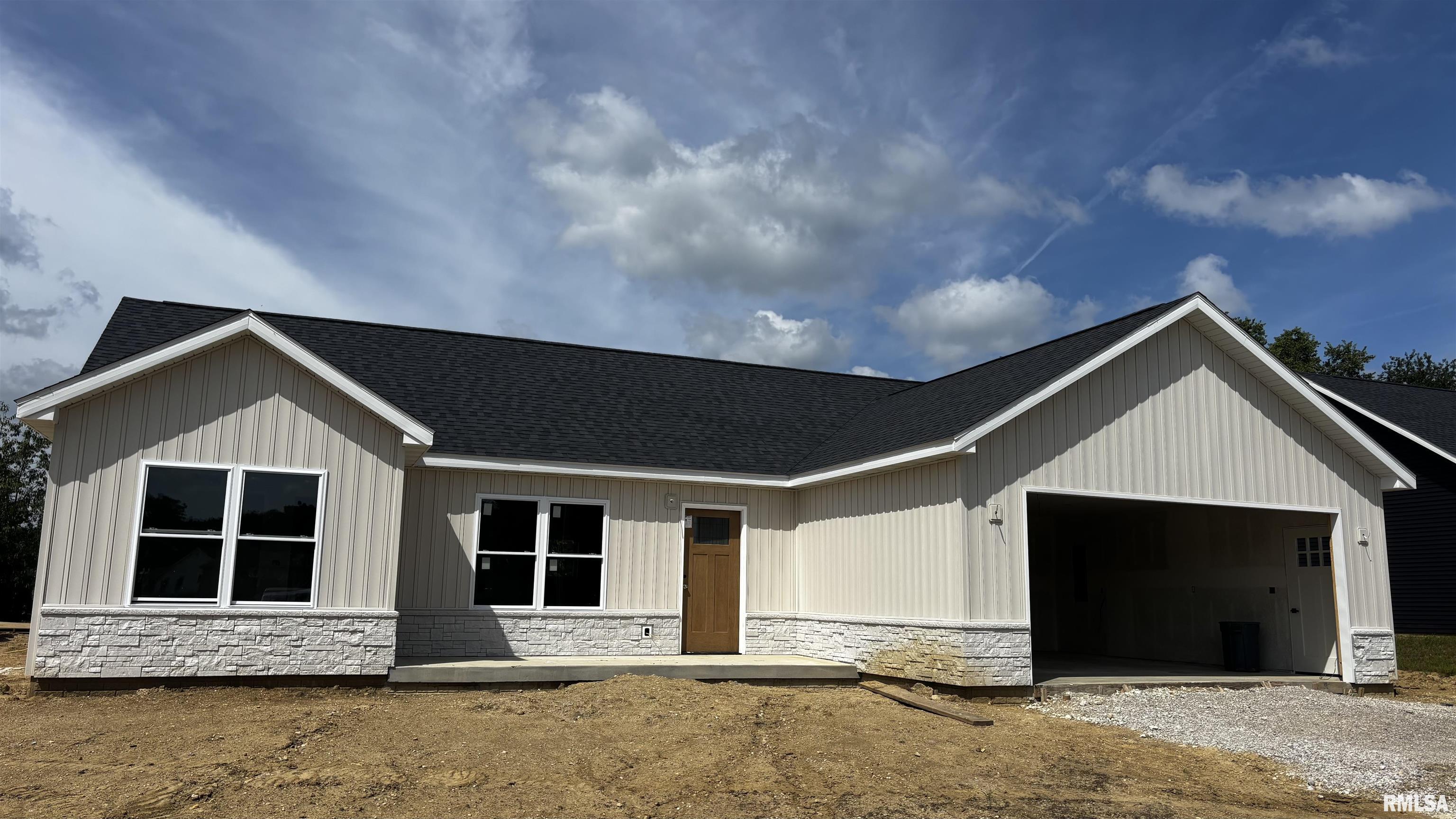 1221 Parkview Drive Property Photo 1