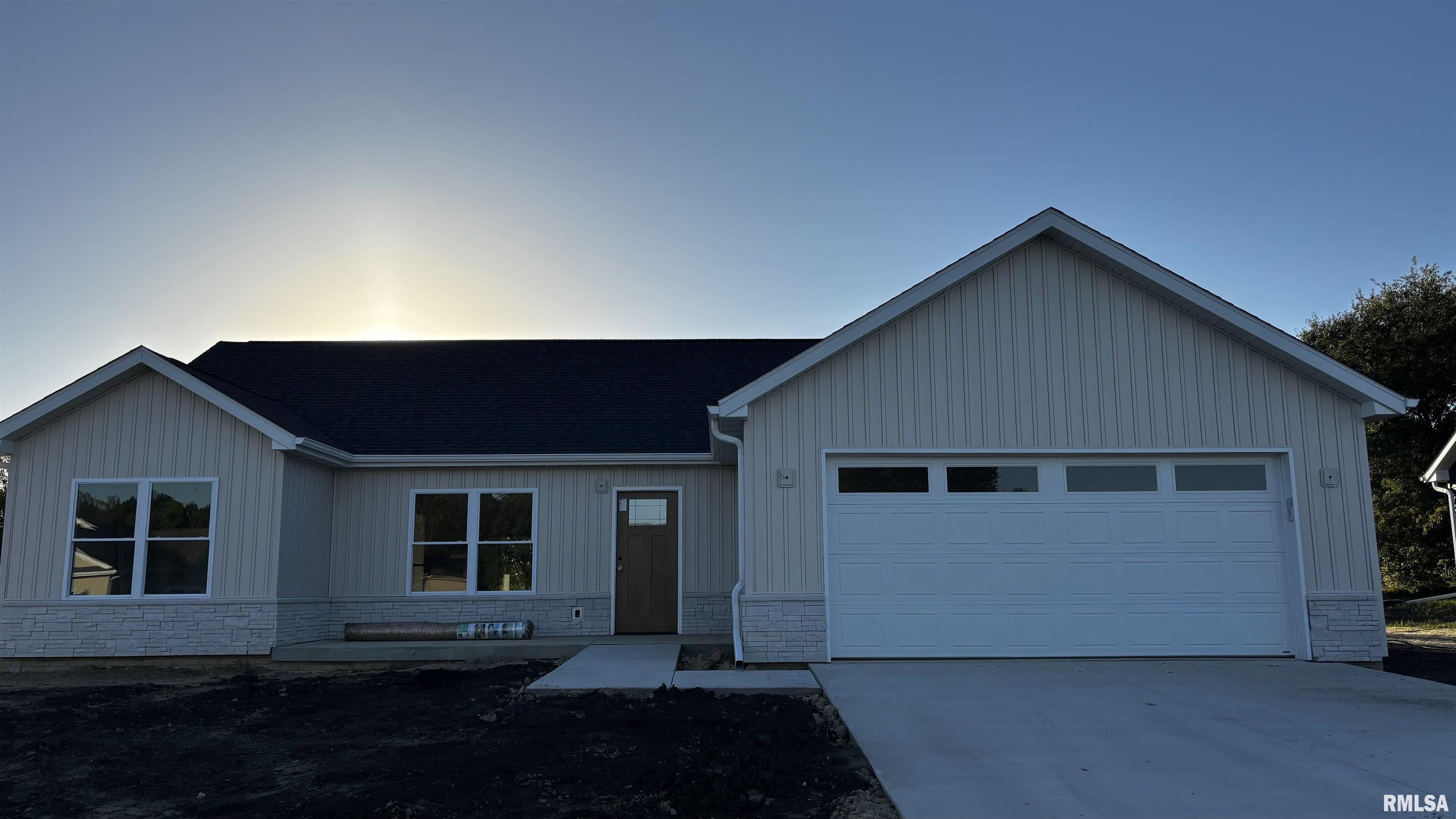 1221 Parkview Drive Property Photo 1