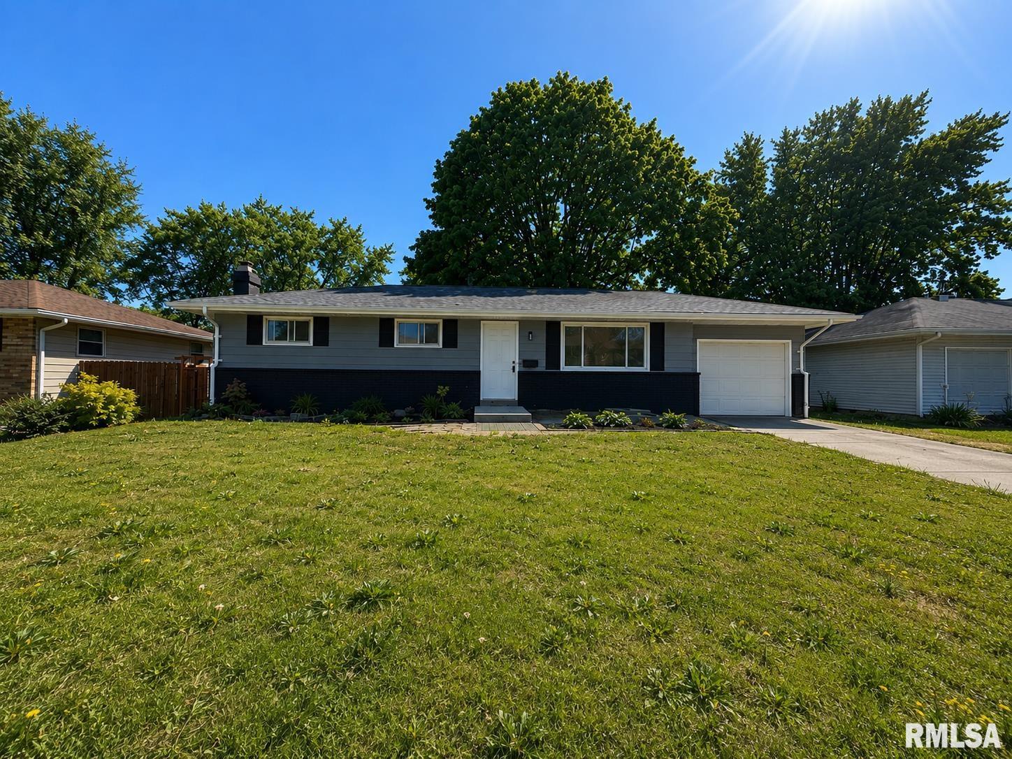 3202 W Birkshire Drive Property Photo 1