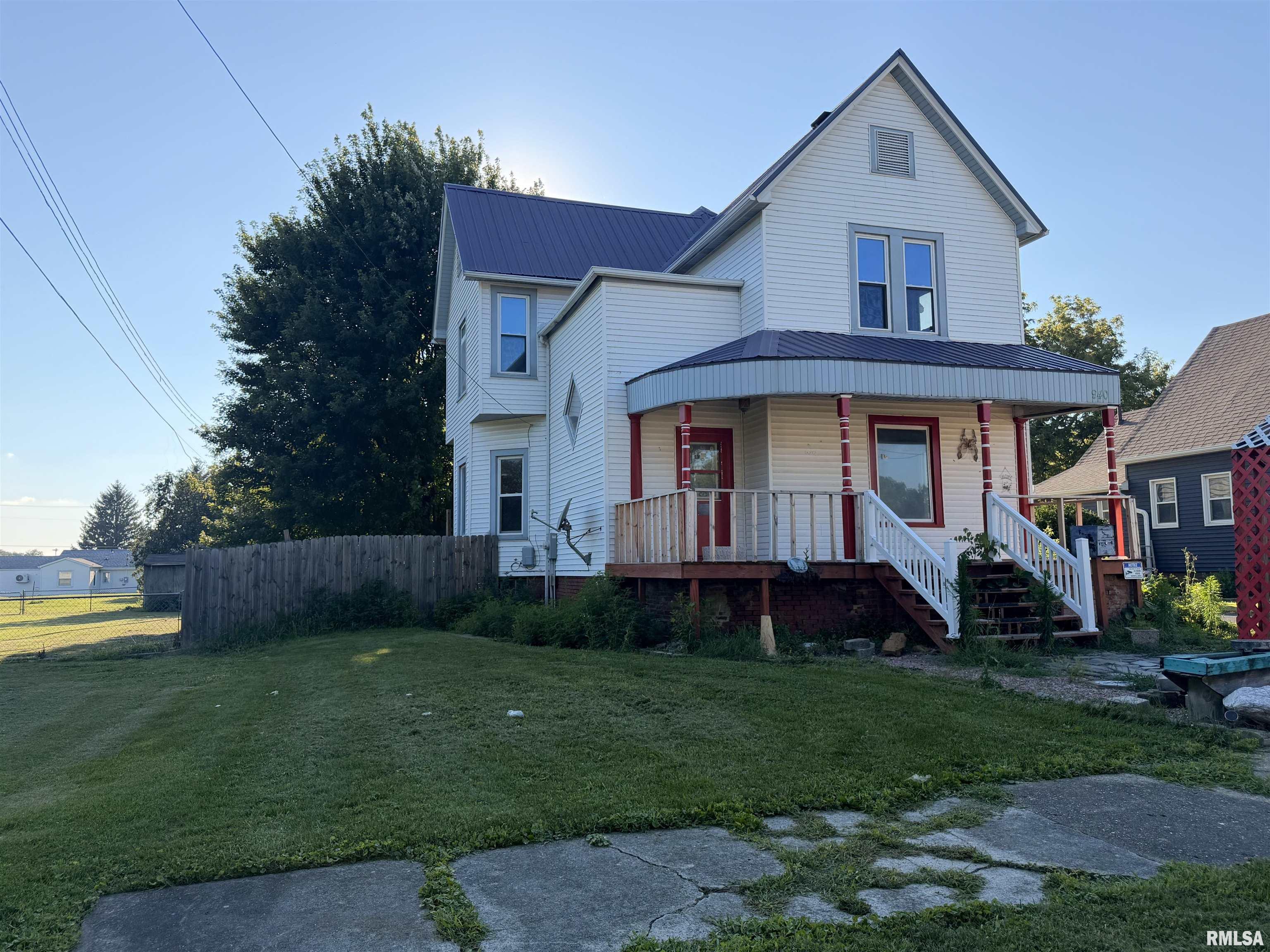 940 S 1st Avenue Property Photo 1