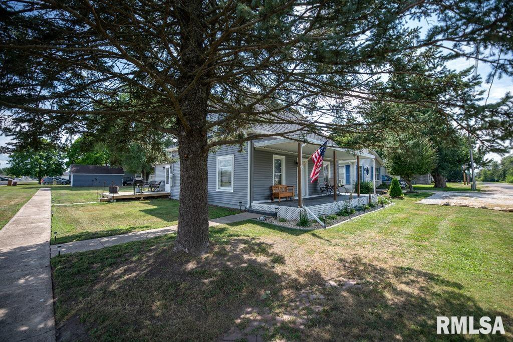 111 E Oakley Avenue Property Photo 1
