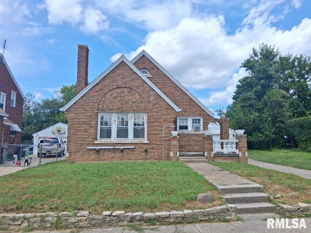 1201 E Richwoods Boulevard Property Photo 1