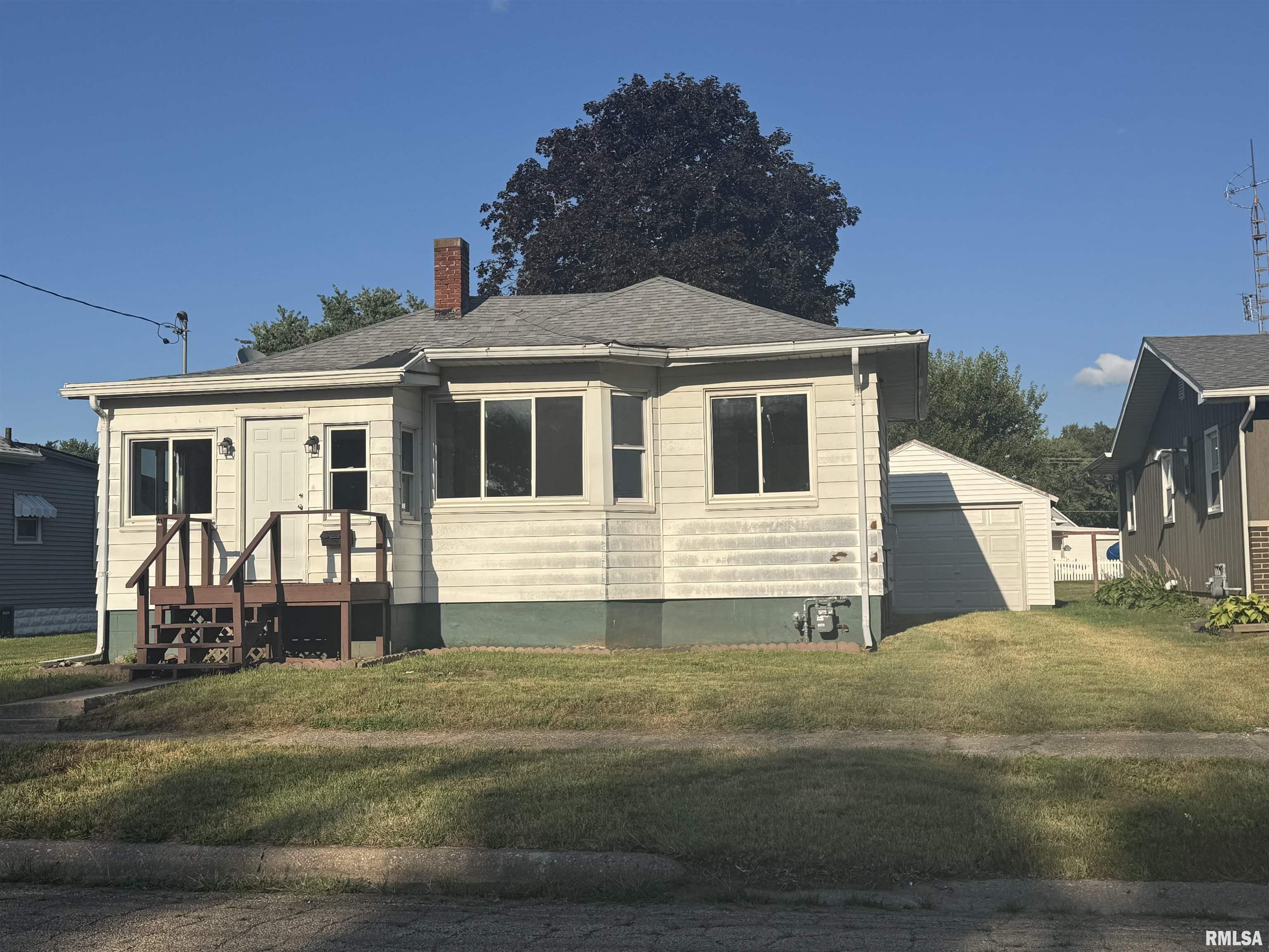 857 N 6th Avenue Property Photo 1