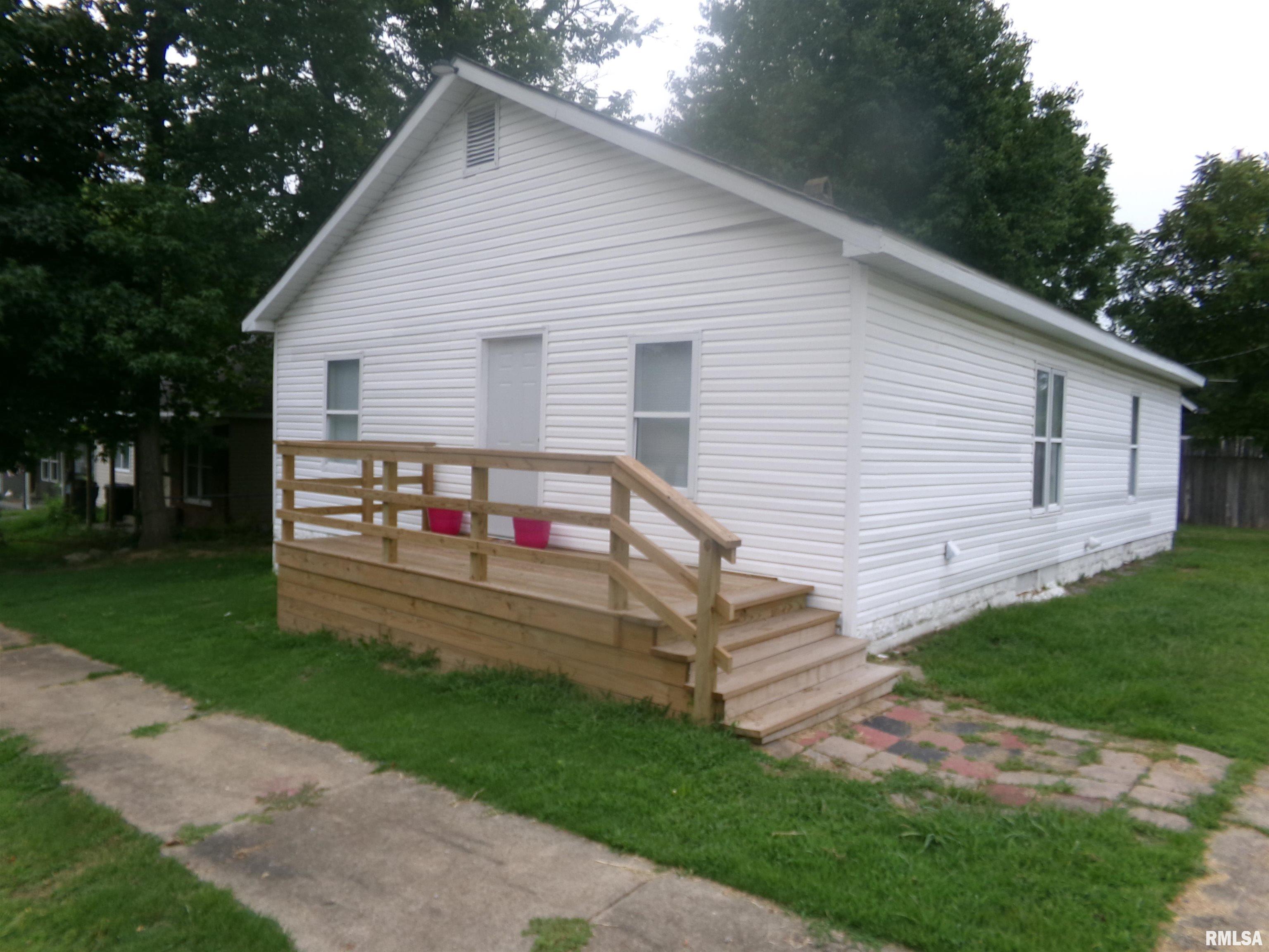 402 N Cochran Street Property Photo 1
