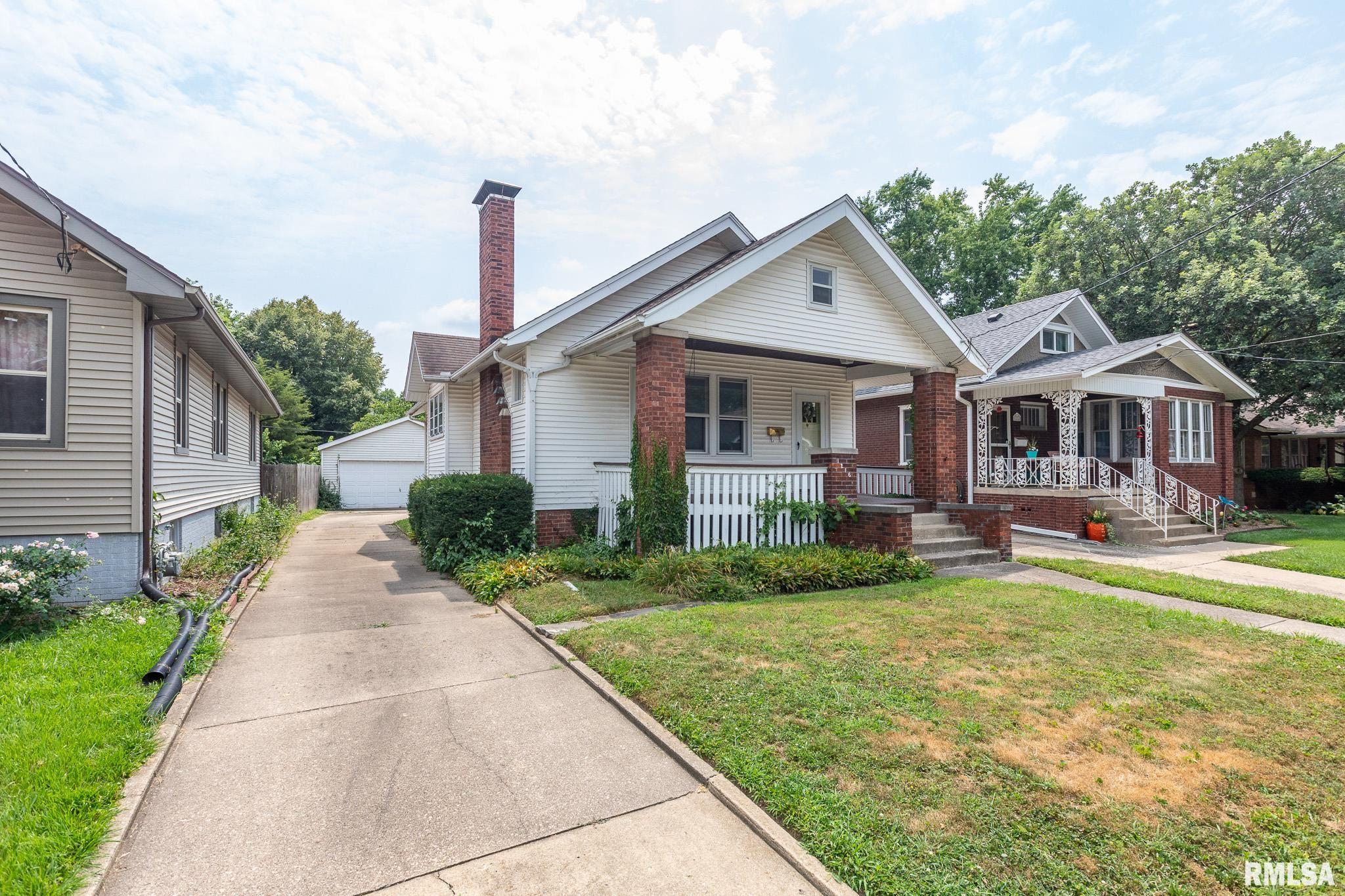 1216 E Seneca Place Property Photo 1