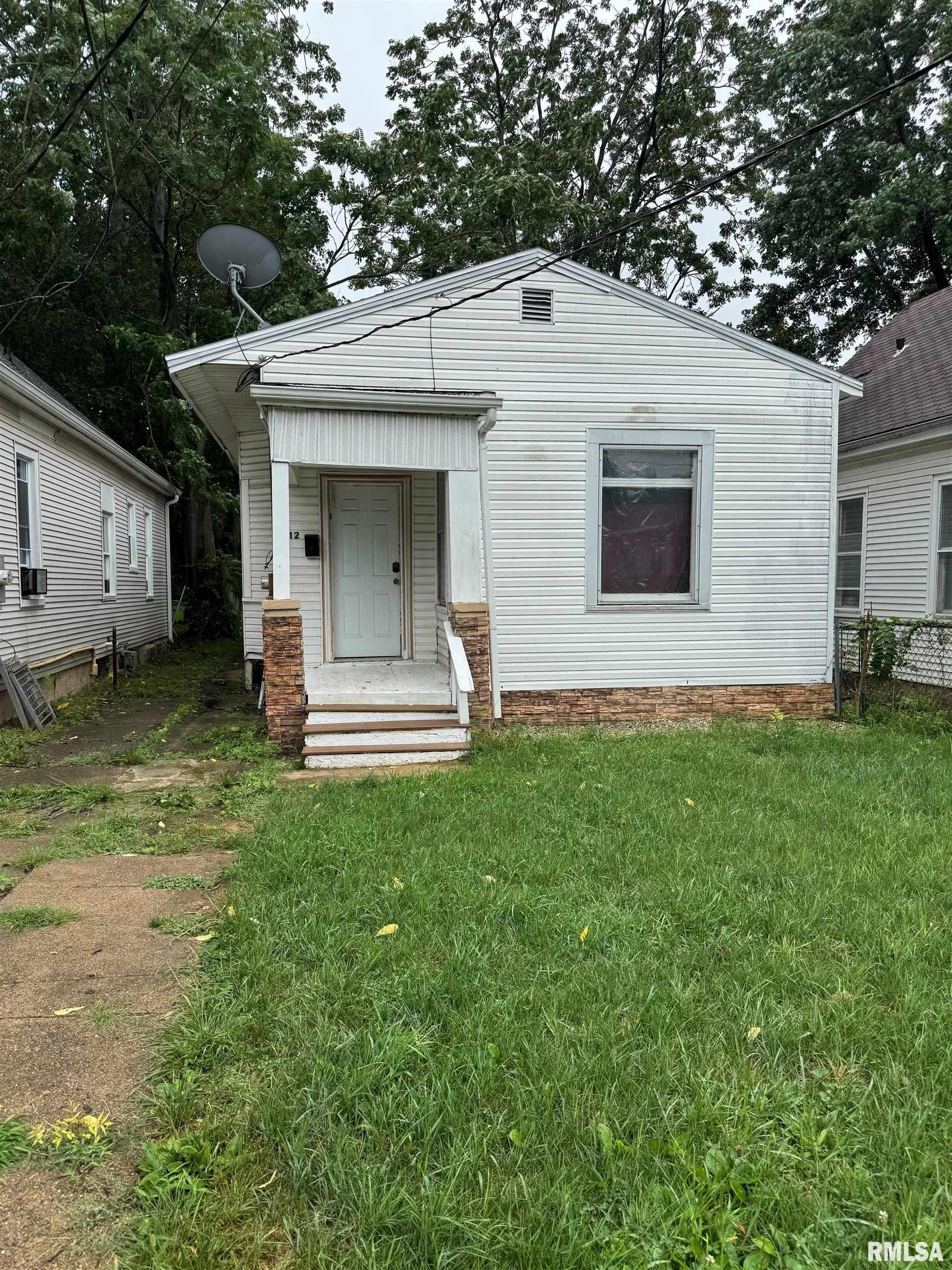 112 E Maywood Avenue Property Photo 1