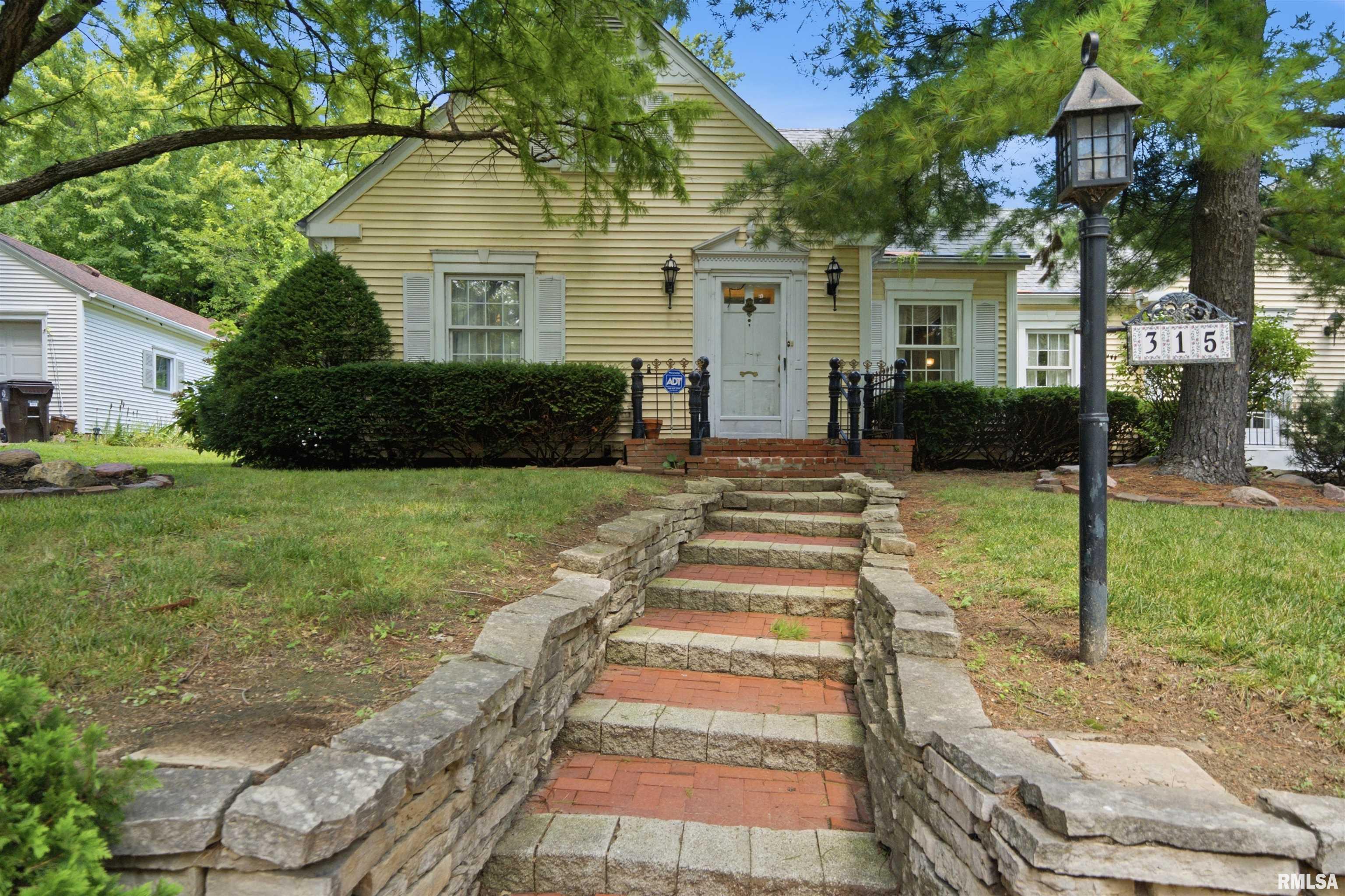315 W Stonegate Road Property Photo 1