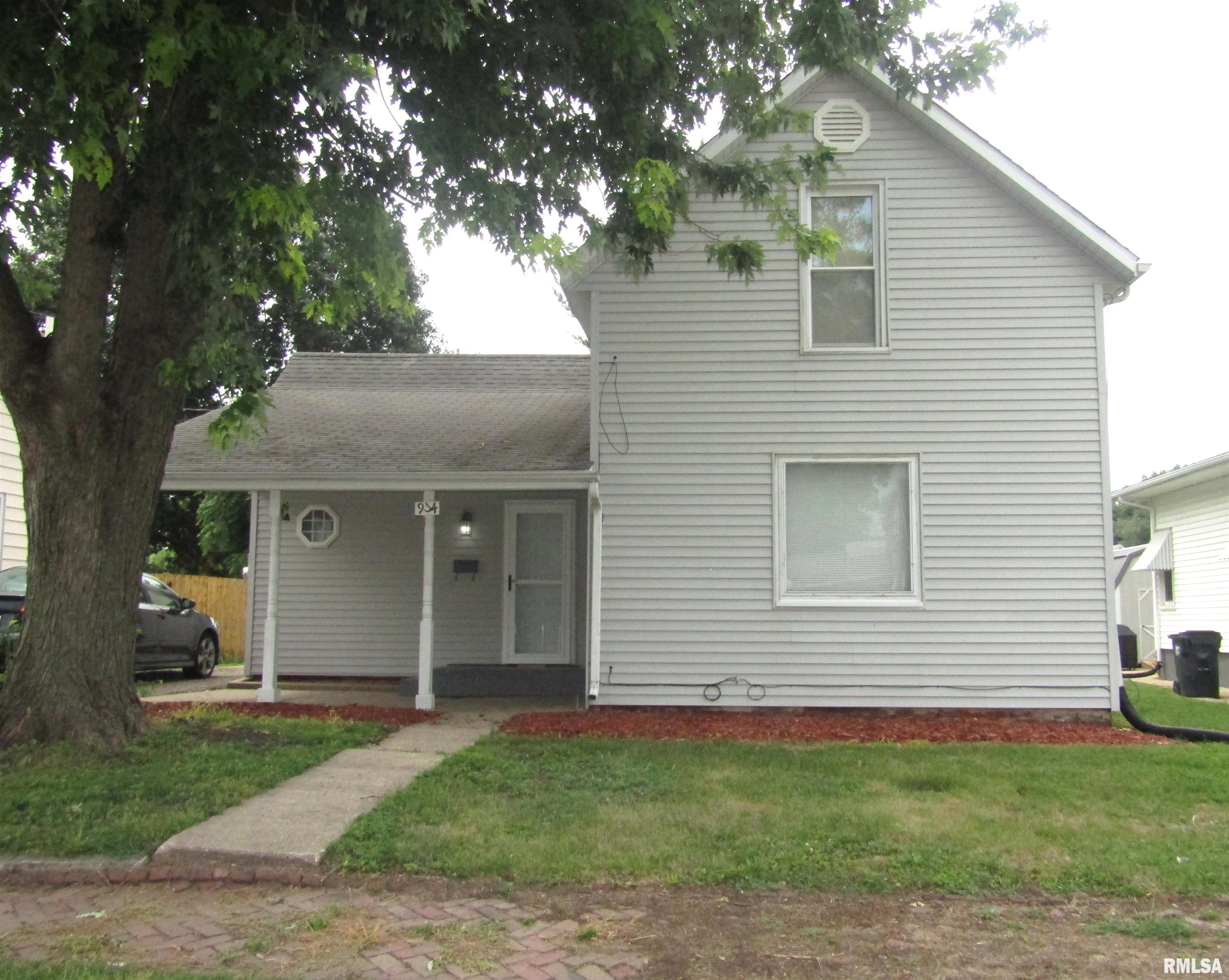 954 E LOCUST Street