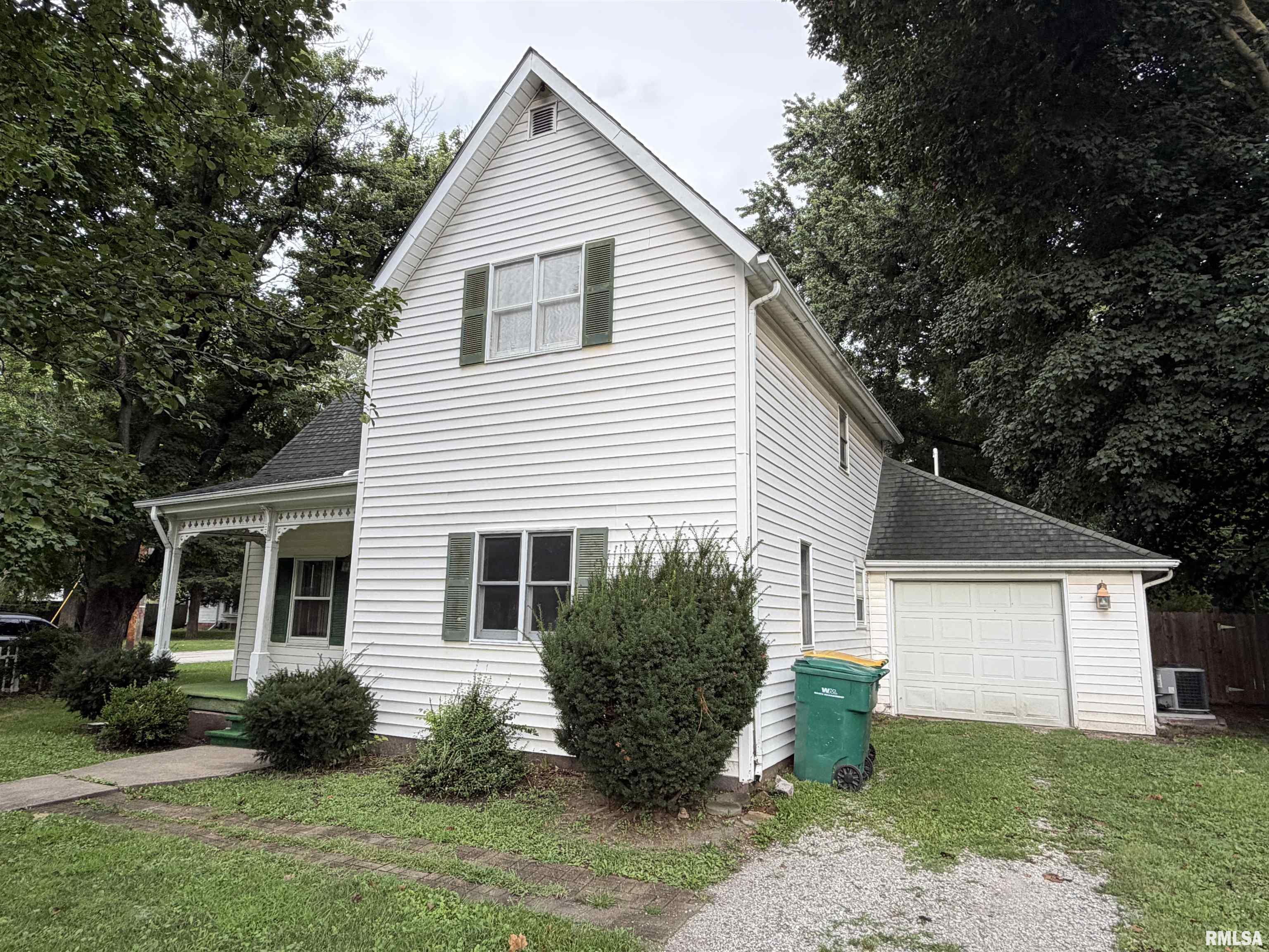 704 E Calhoun Street Property Photo 1