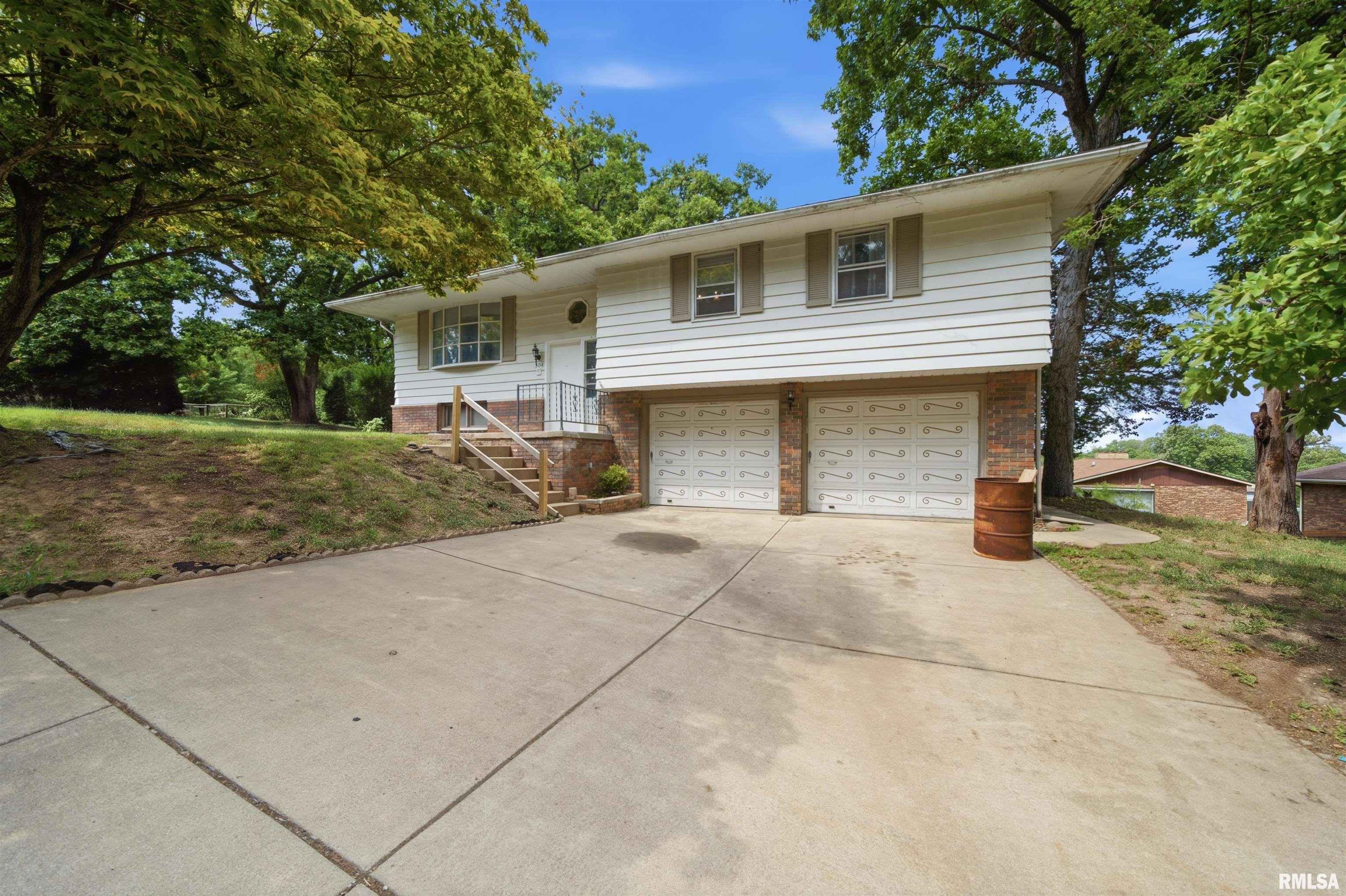 304 W Franklin Avenue Property Photo 1