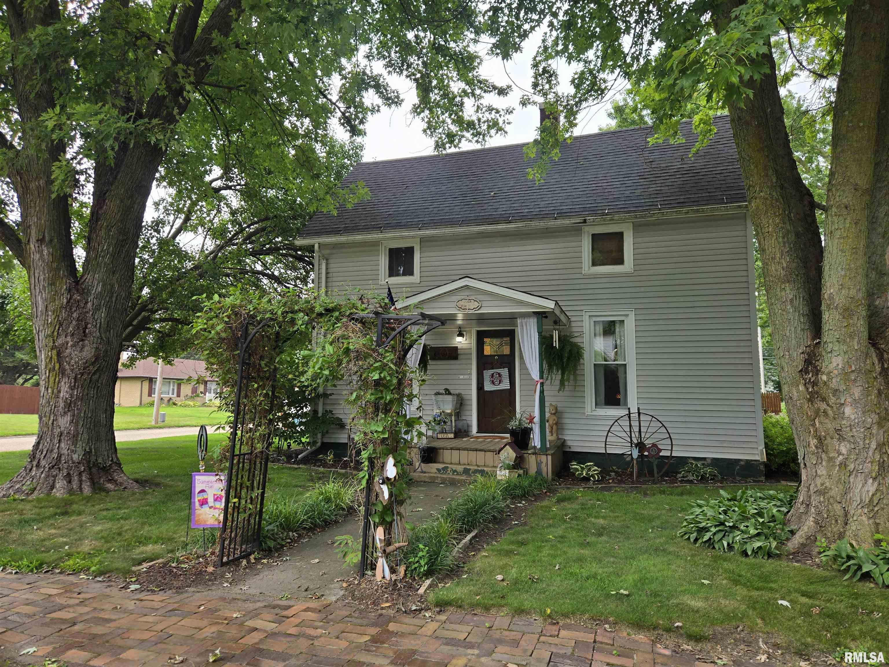 596 N Washington Street Property Photo 1