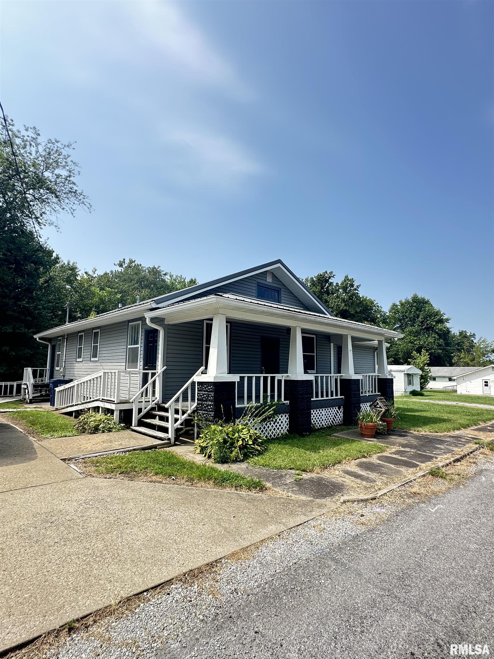 301 E 3RD Street