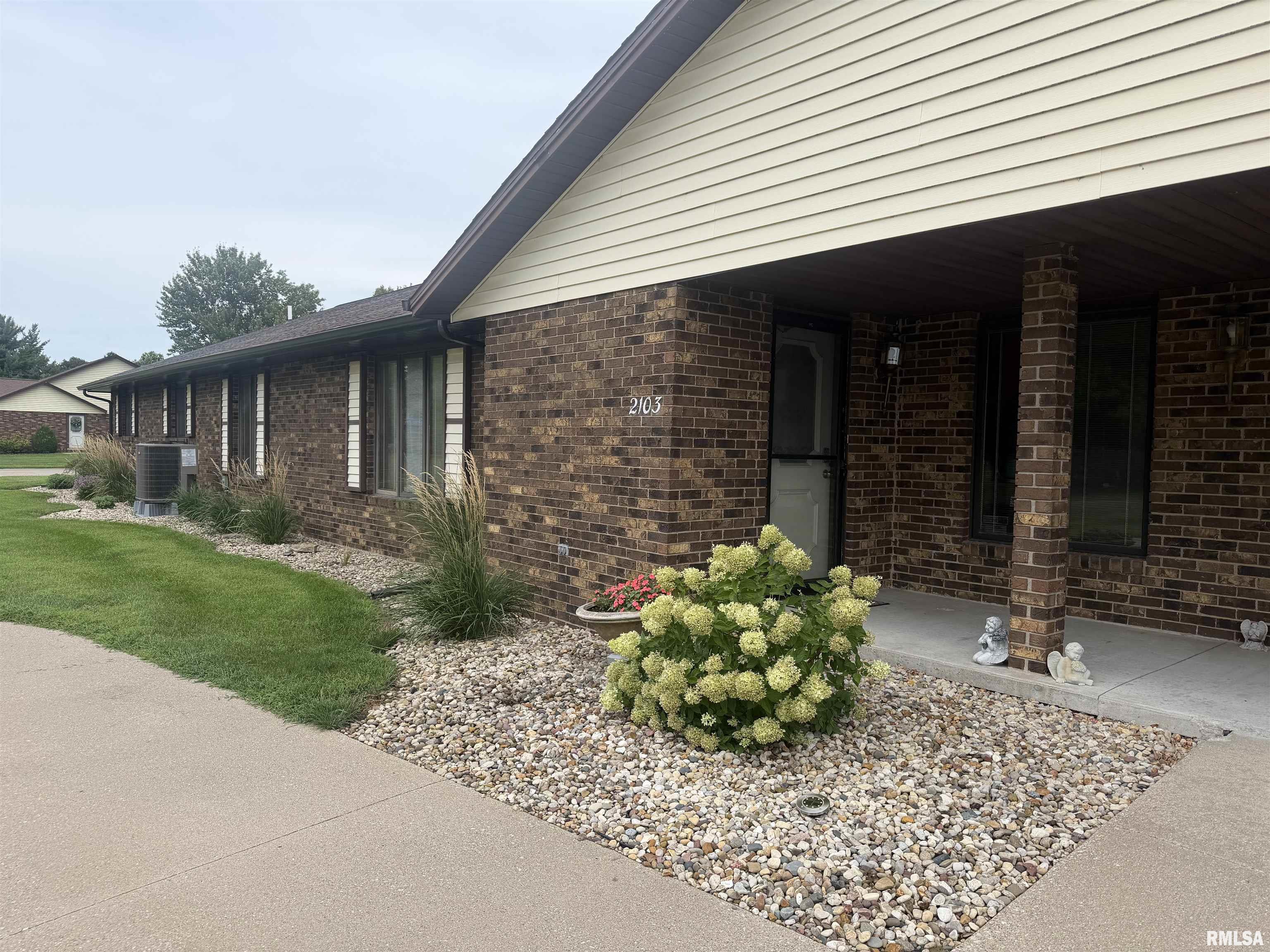 2103 Maple Avenue Property Photo 1