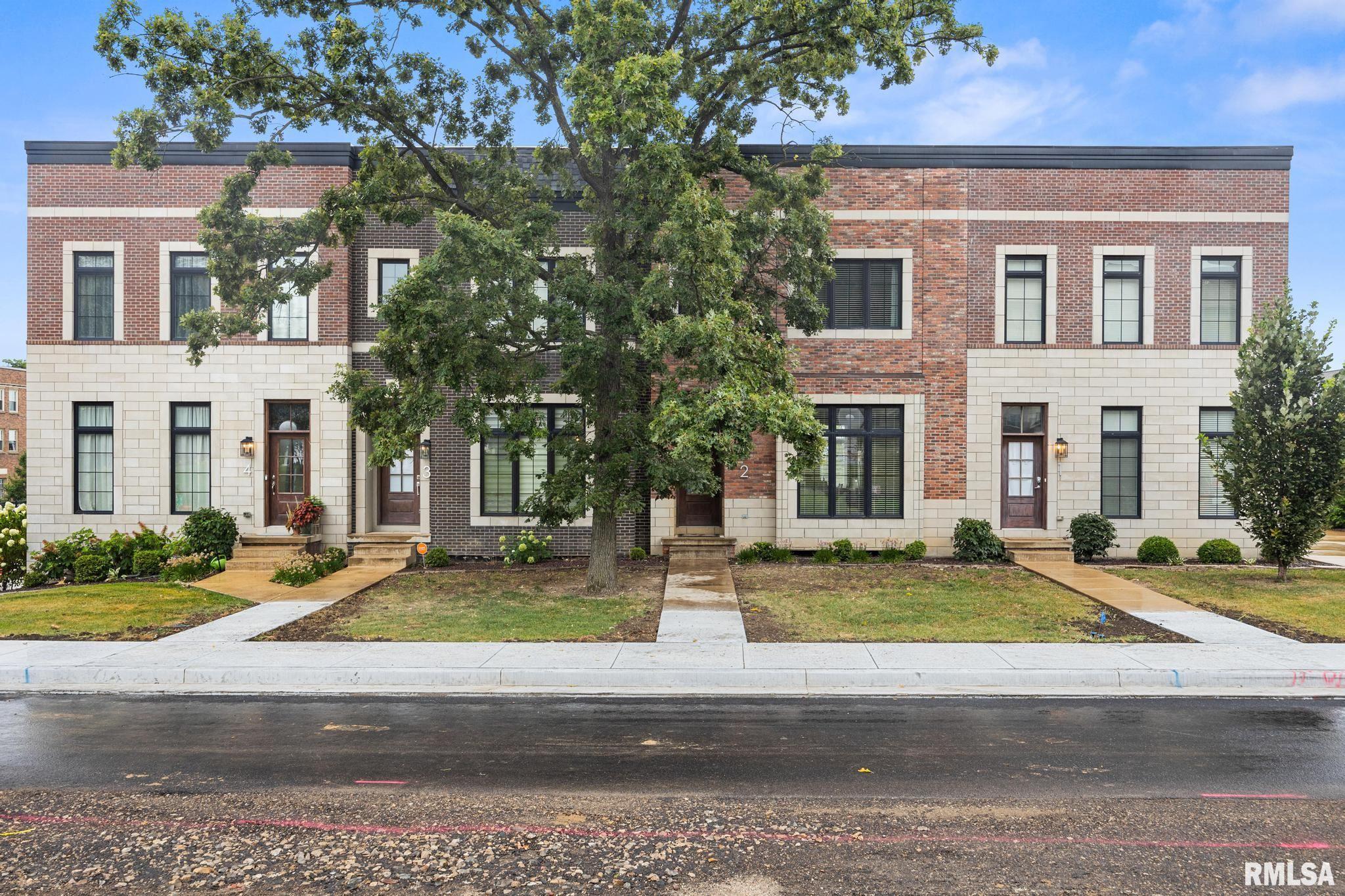 824 W MOSS Avenue