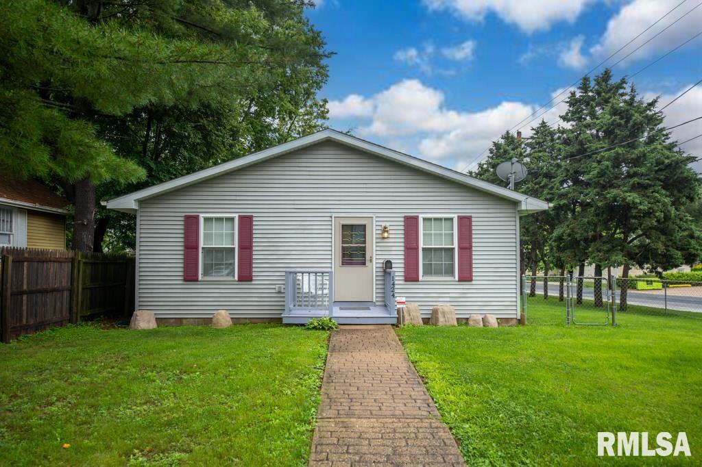 1424 E London Avenue Property Photo 1