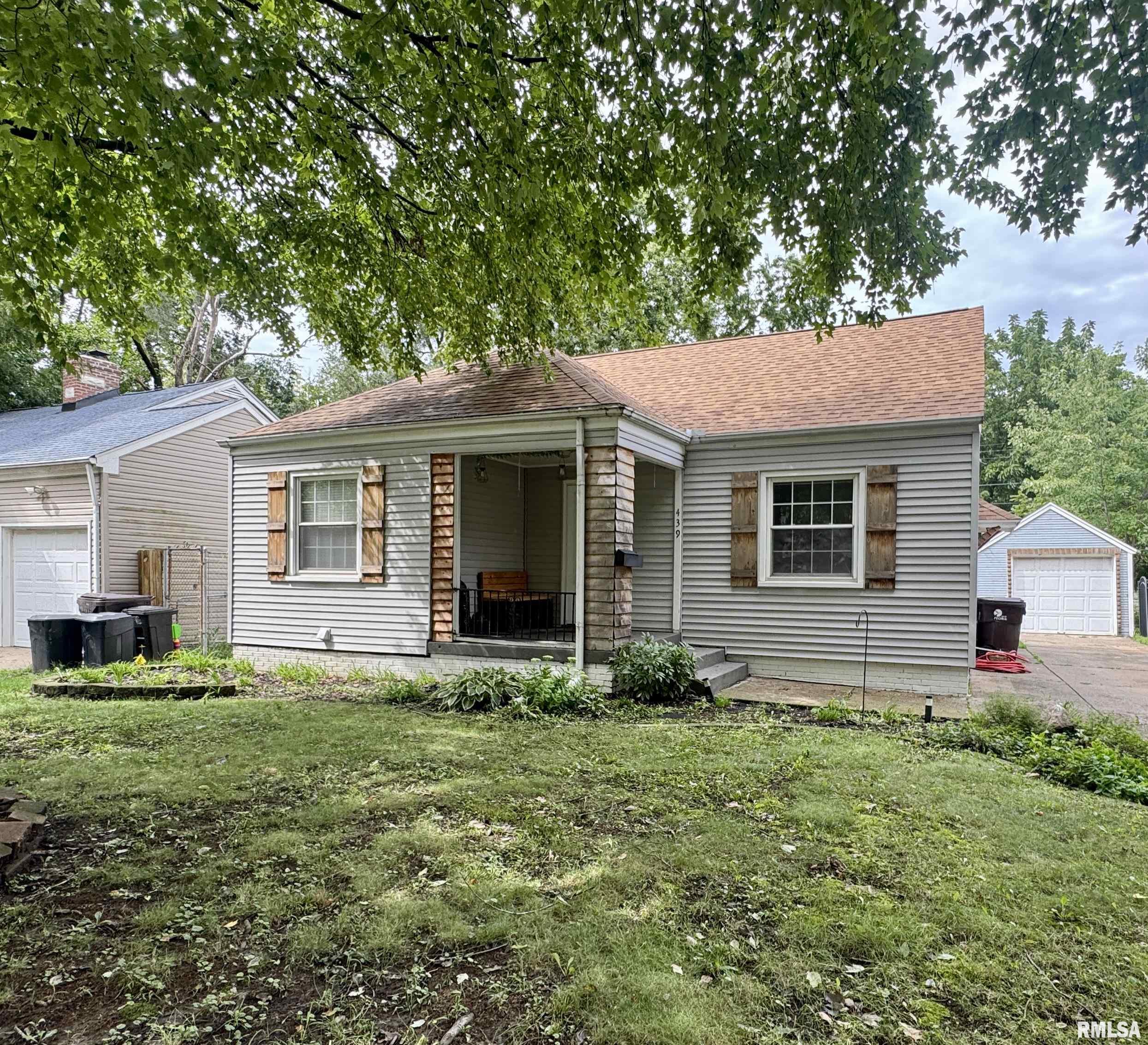 439 W HAMPTON Court