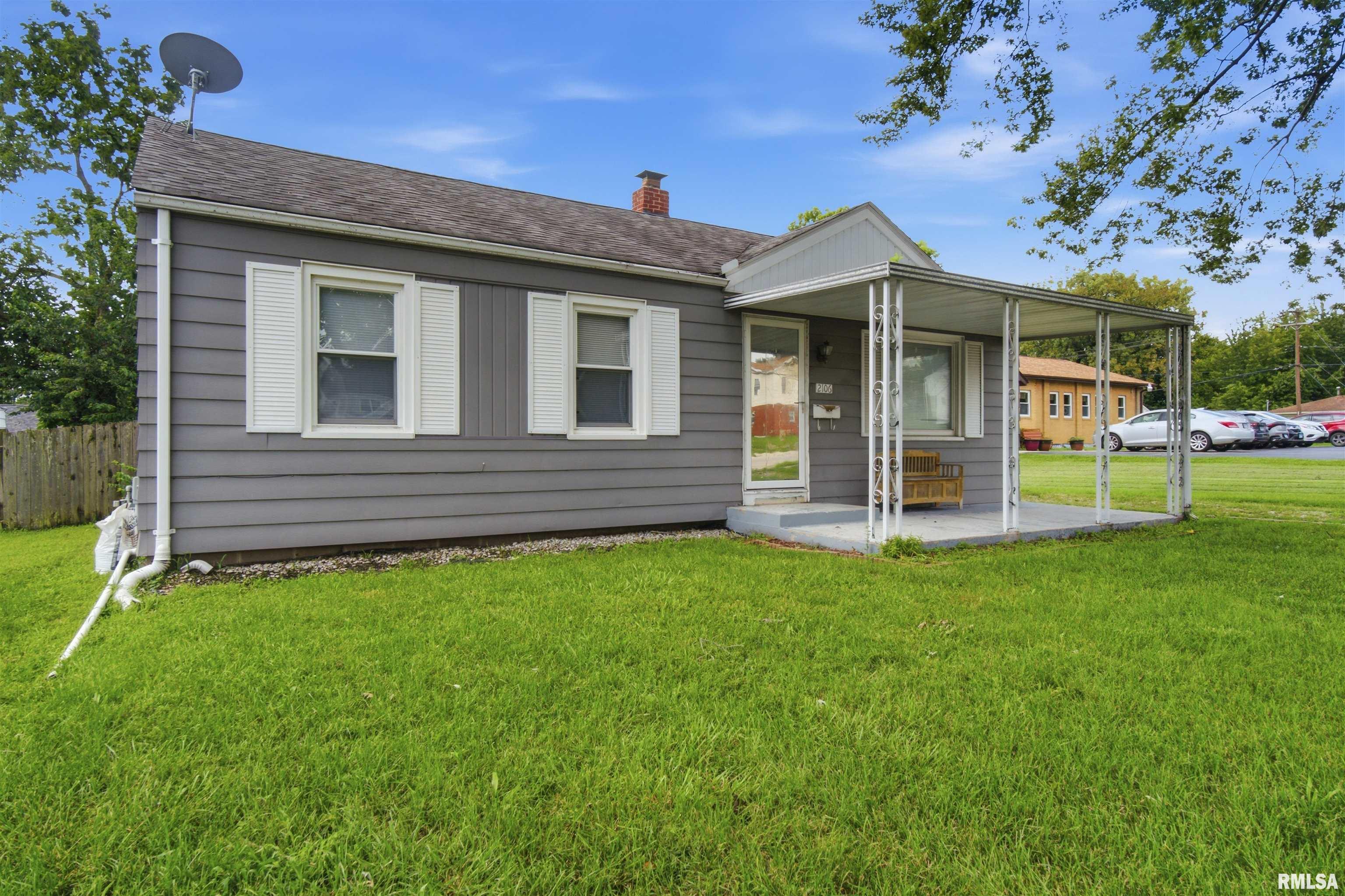 2106 W Forrest Hill Avenue Property Photo 1