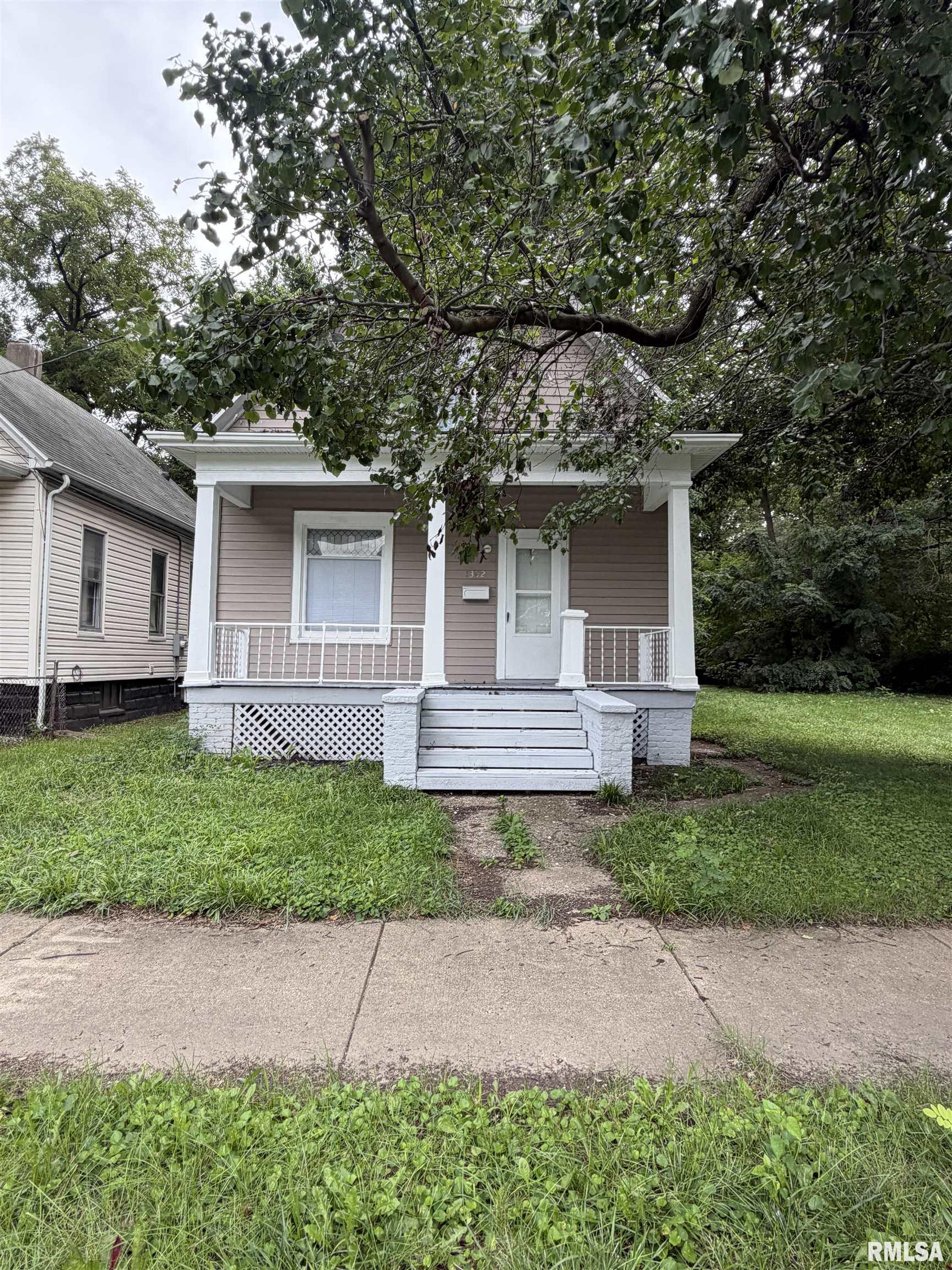 1302 W JOHN H GWYNN JR Avenue