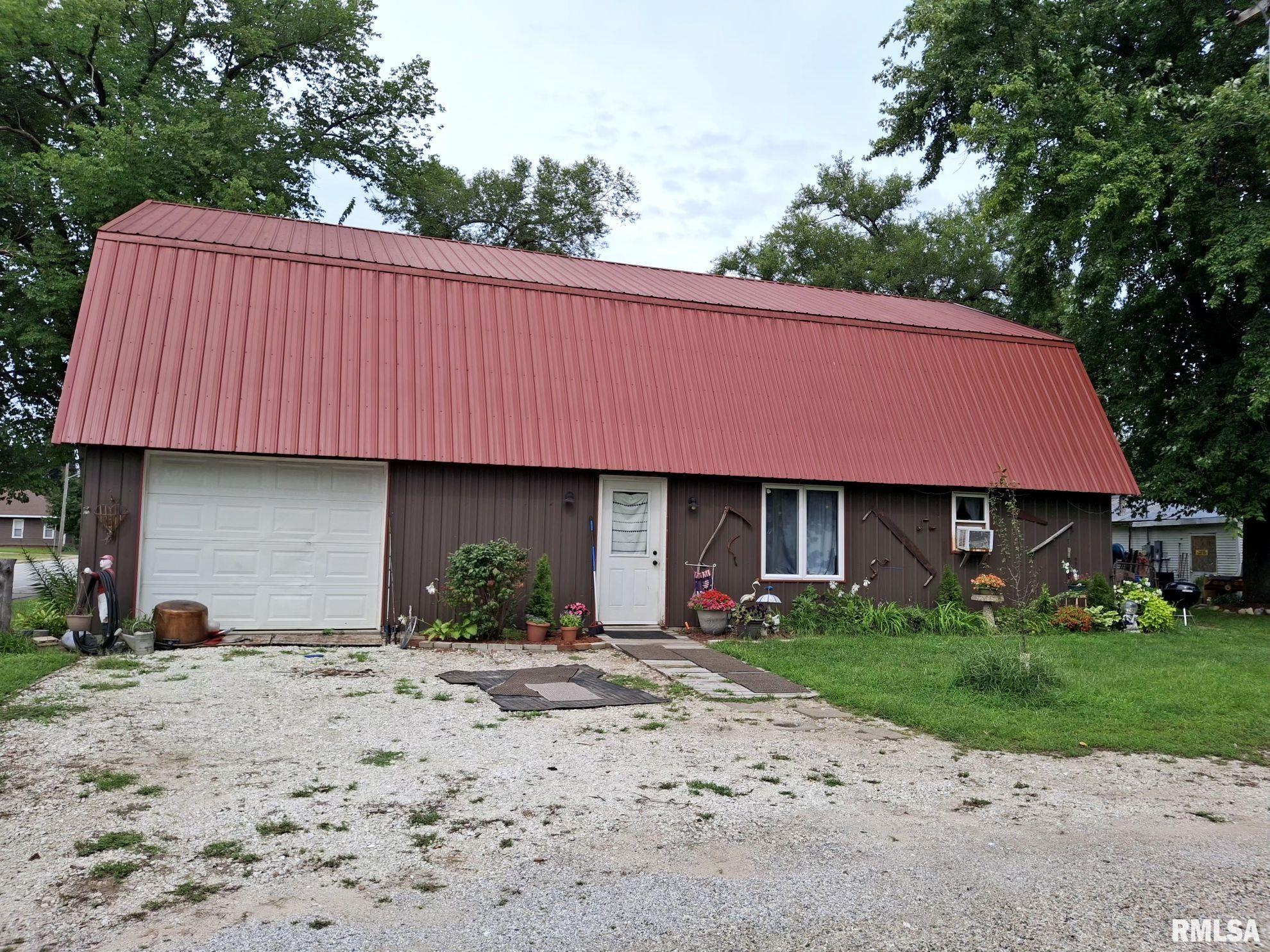 102 E 3rd Street Property Photo 1