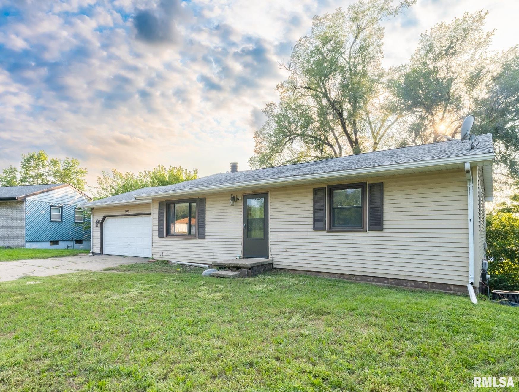 205 PARKWAY Lane