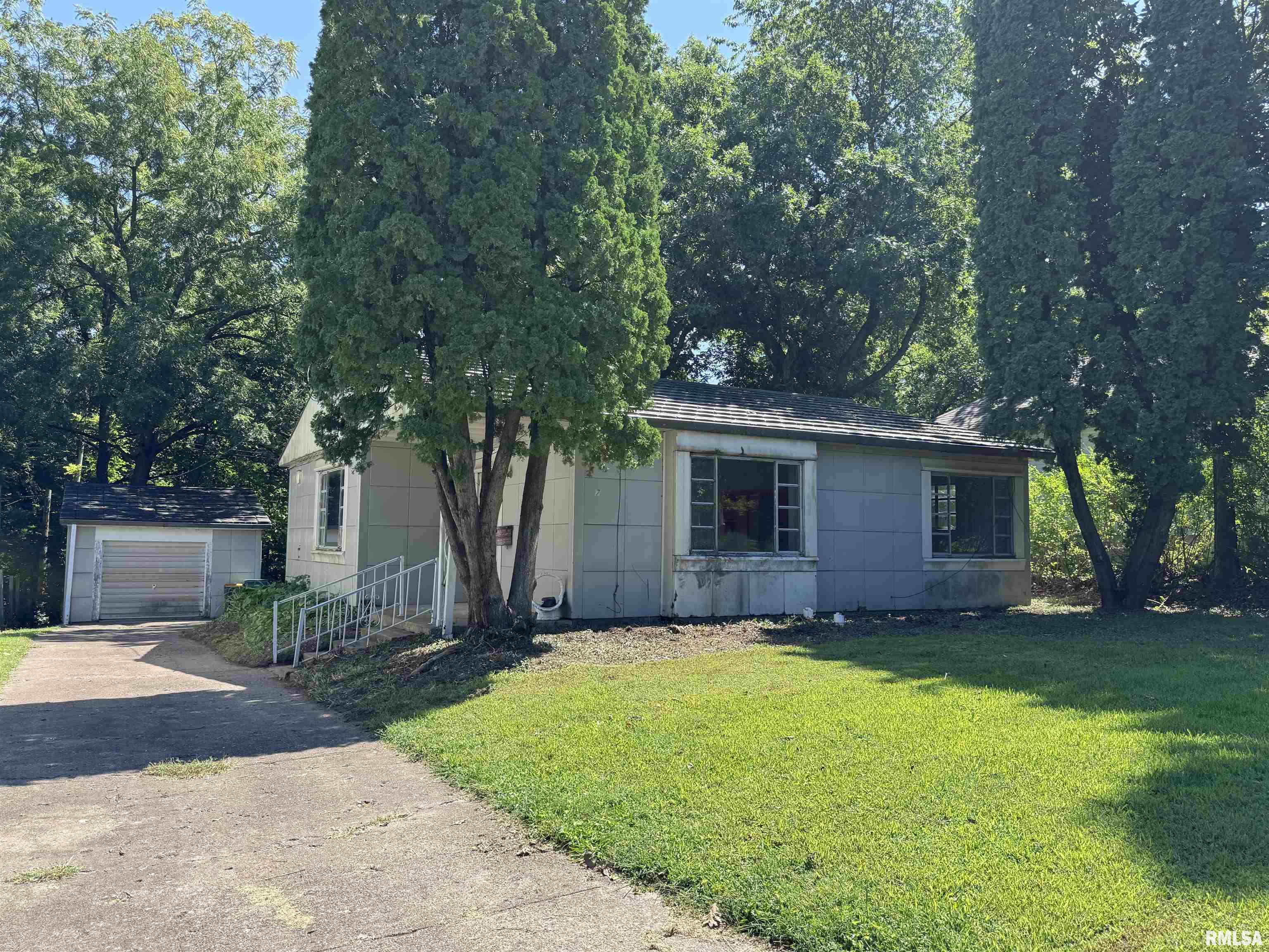 217 Chandler Boulevard Property Photo 1