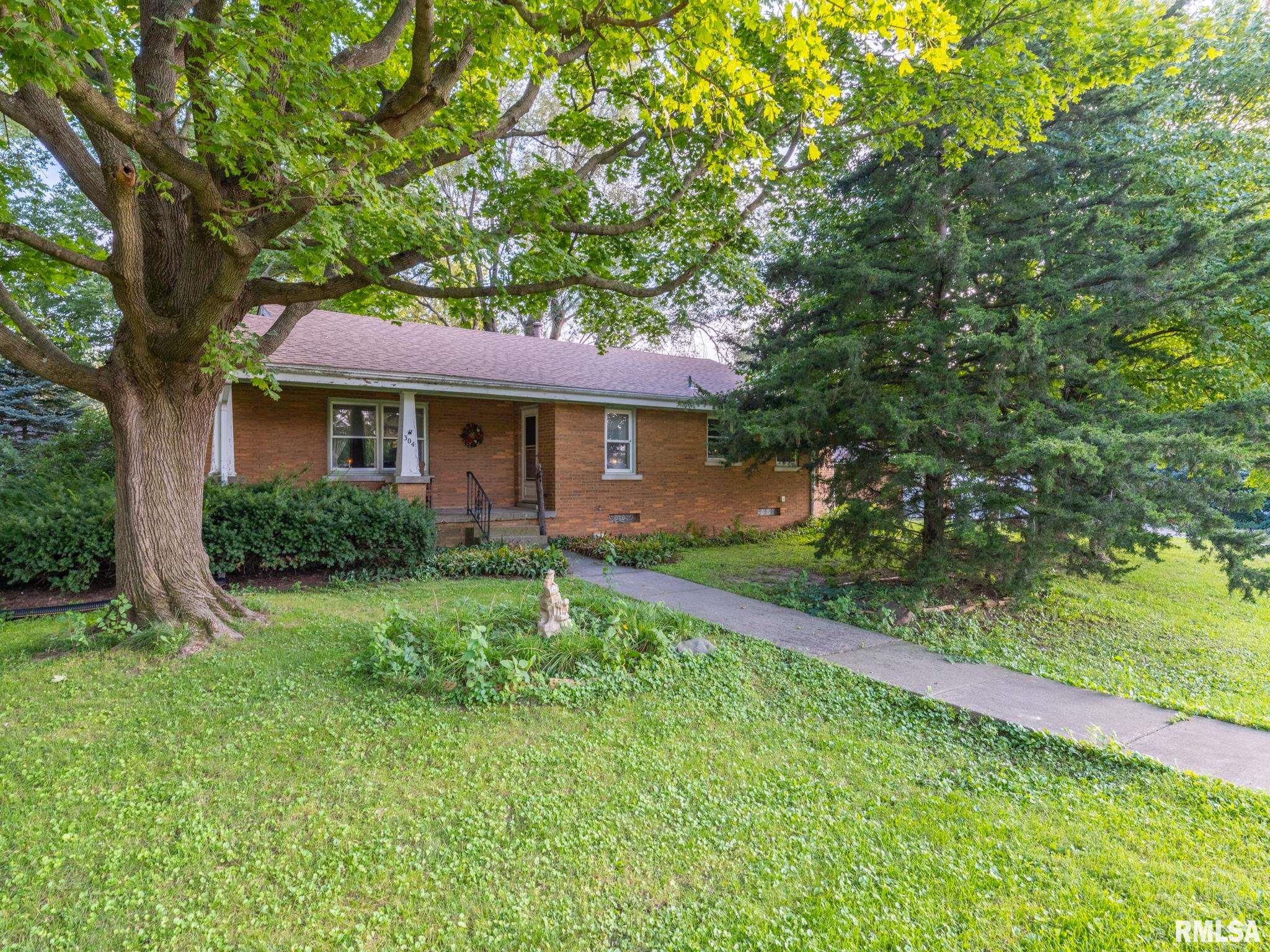 304 DAVIS Court