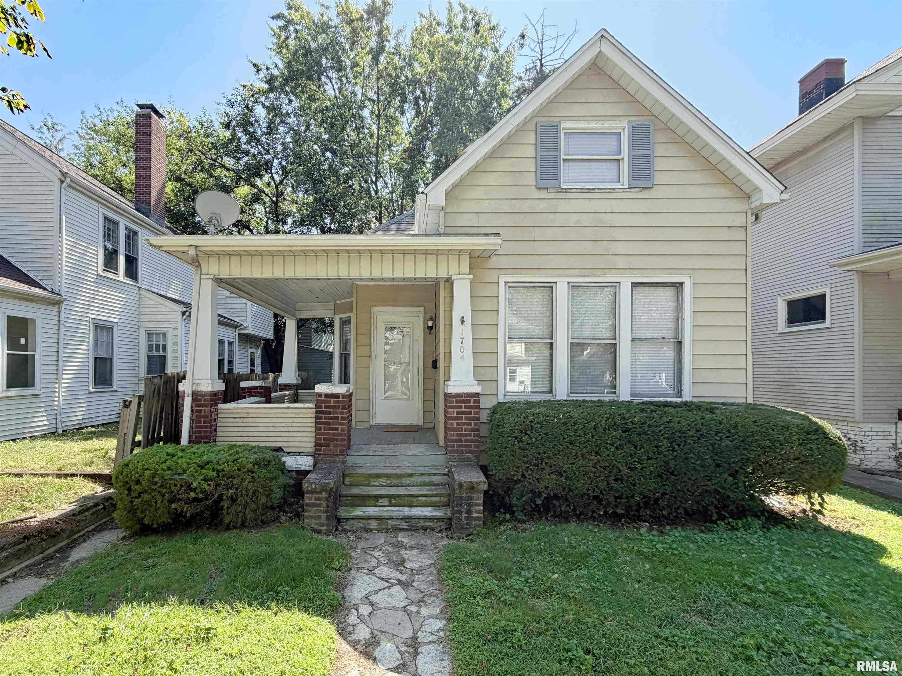 1704 W Callender Avenue Property Photo 1