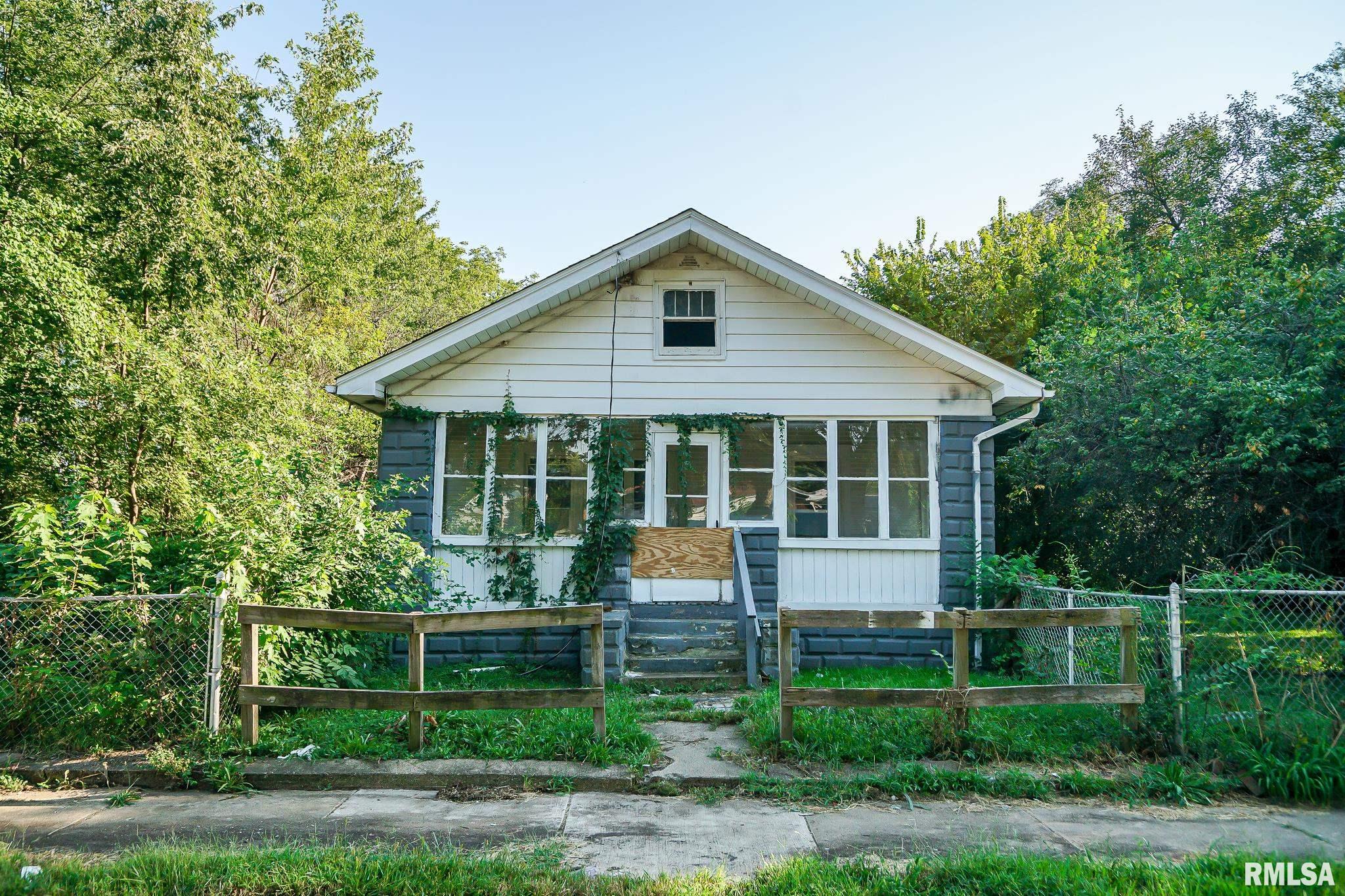 1926 W Howett Street Property Photo 1