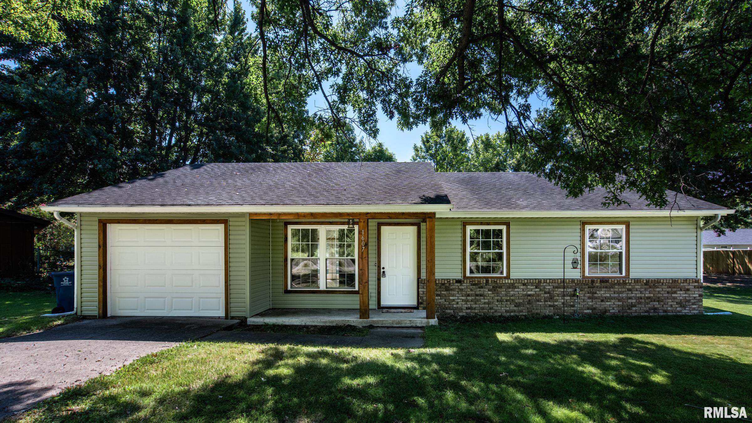 1607 E Pickett Lane Property Photo 1