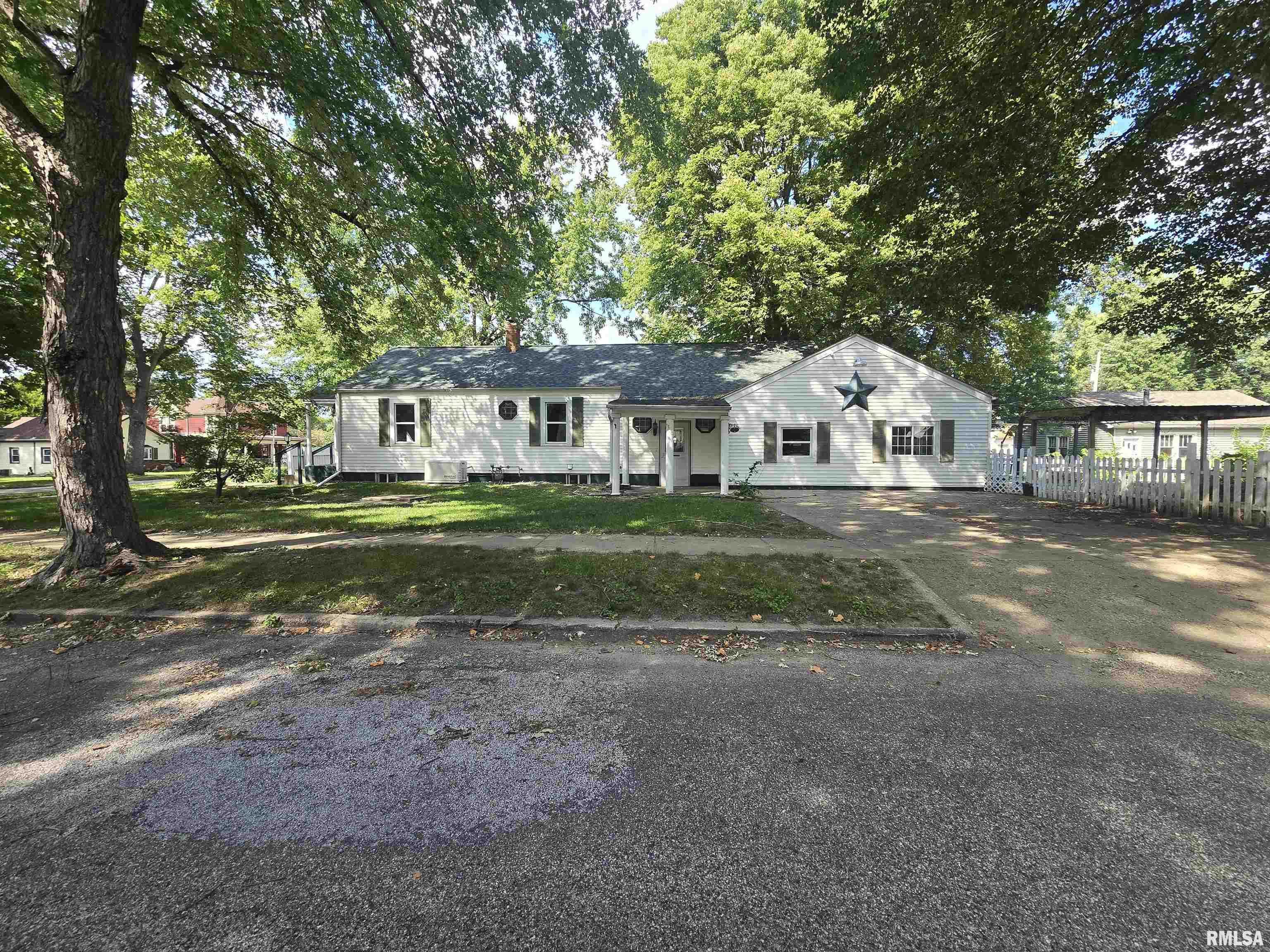 318 S Broad Street Property Photo 1