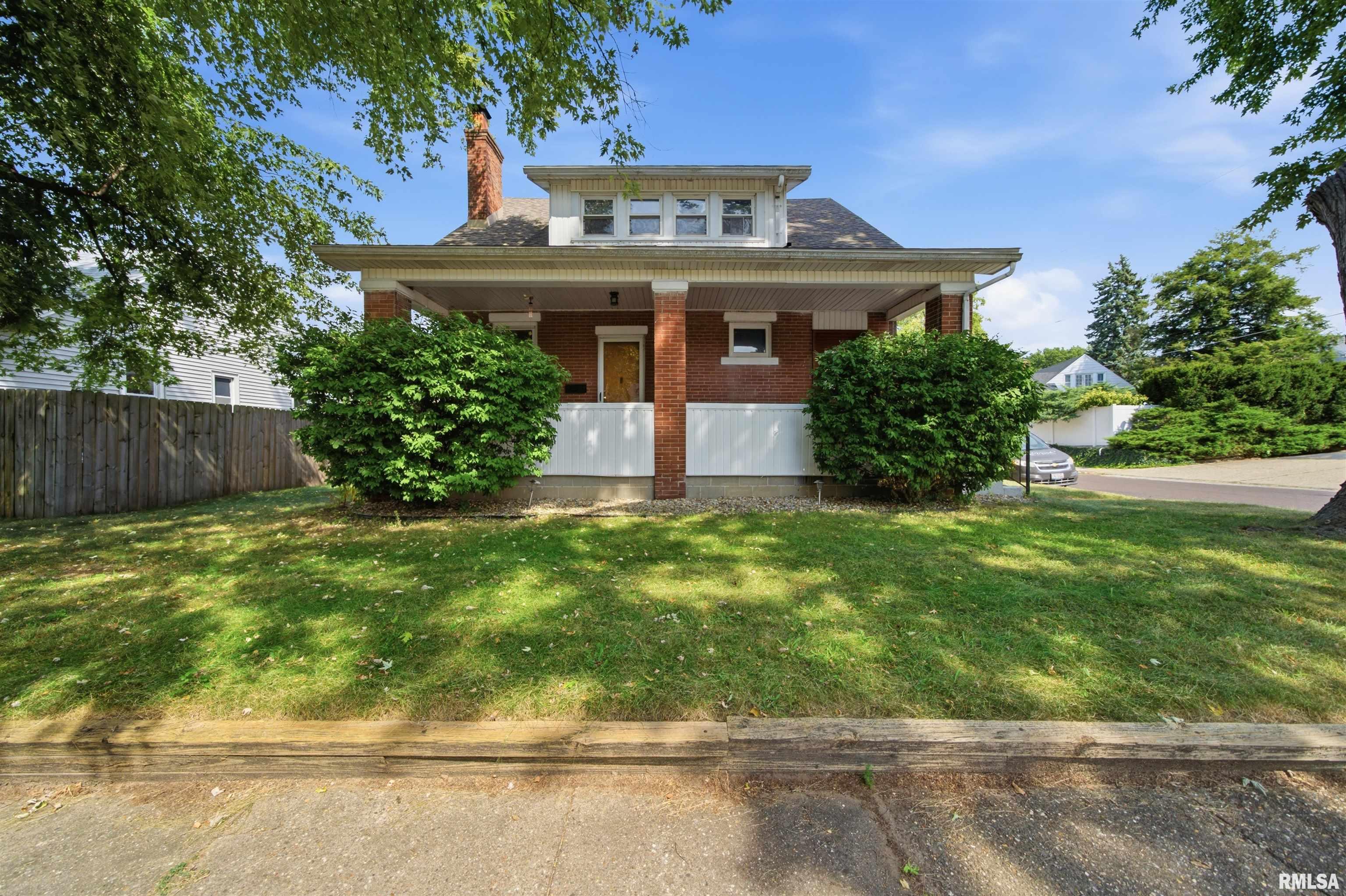 1525 Center Street Property Photo 1