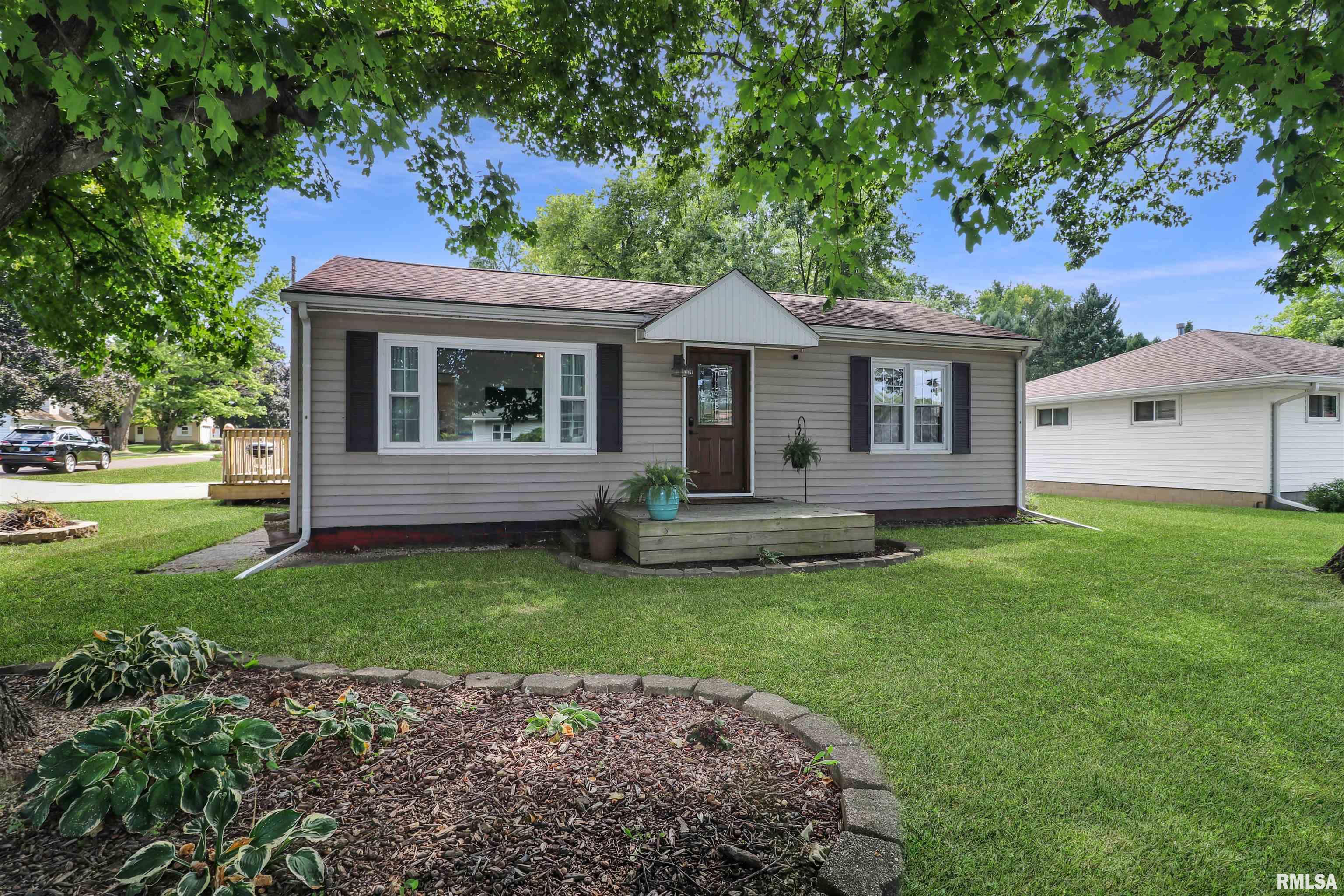 420 E Walnut Street Property Photo 1