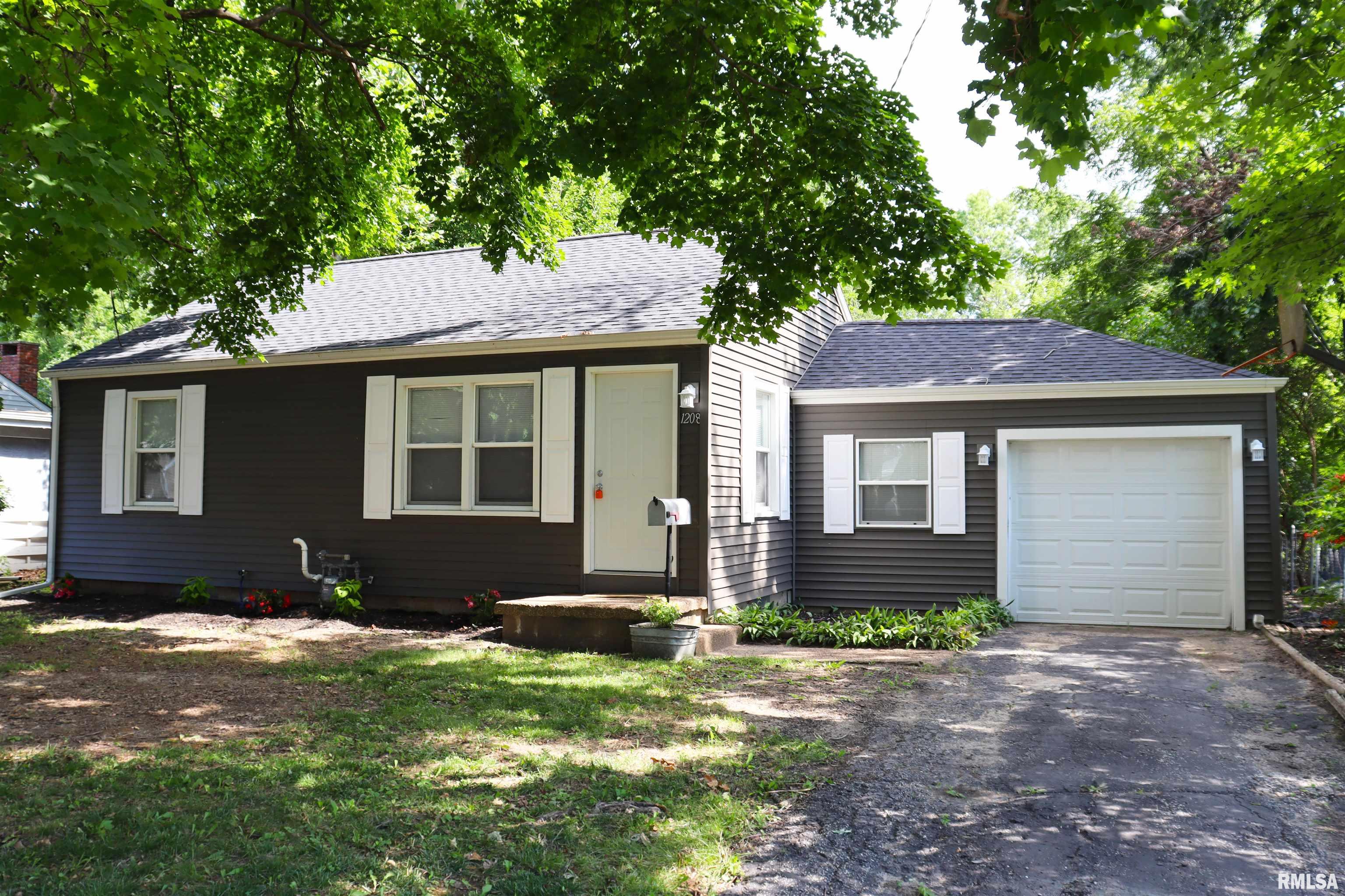 1208 W Willow Lane Property Photo 1