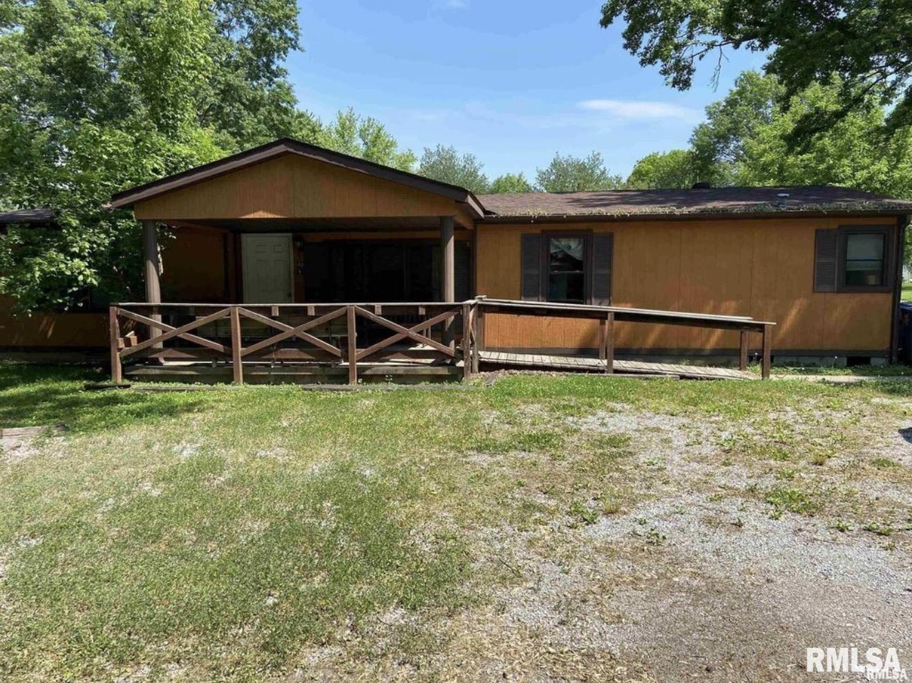406 E Douglas Street Property Photo 1
