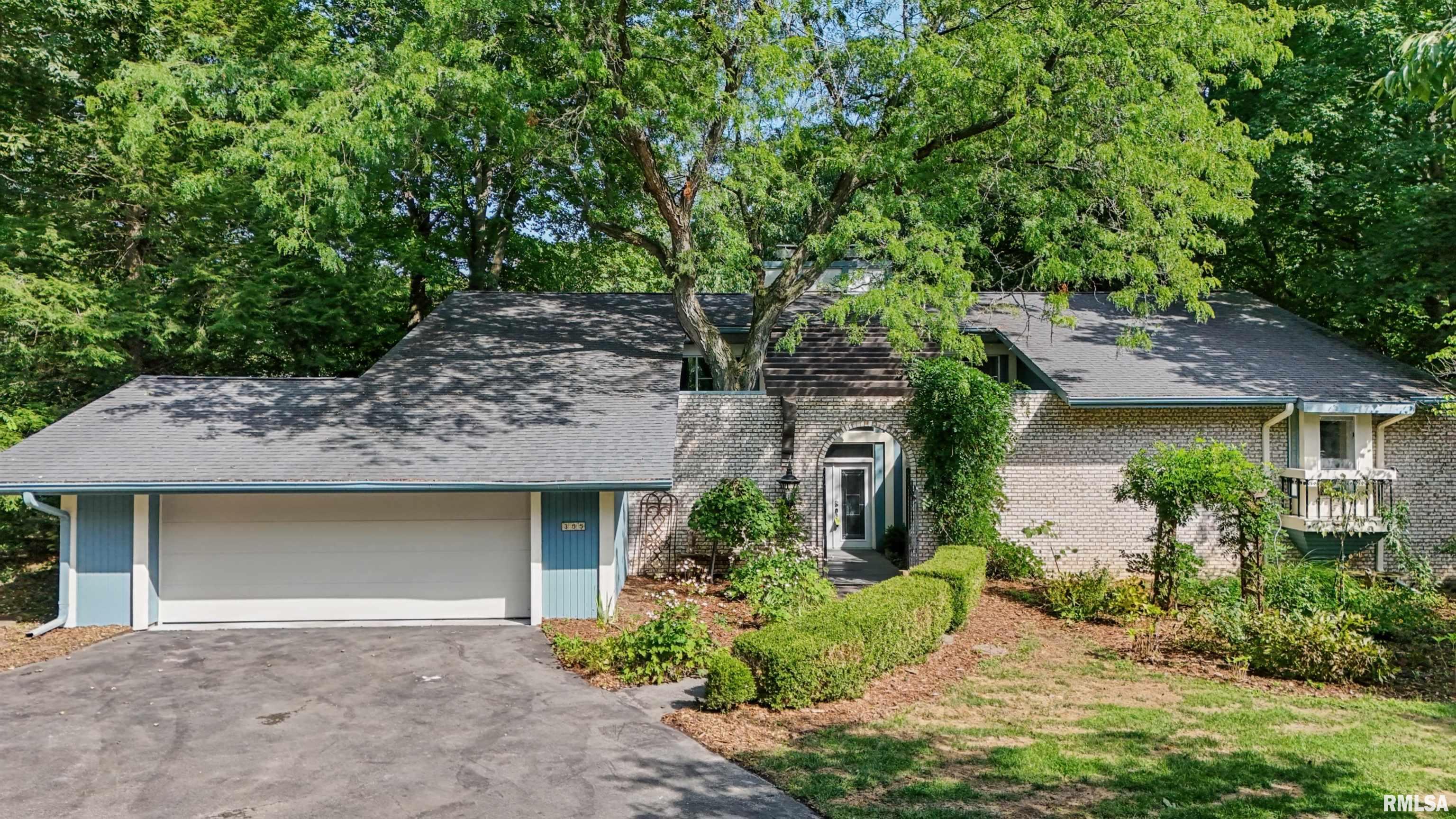 355 W Detweiller Drive Property Photo 1