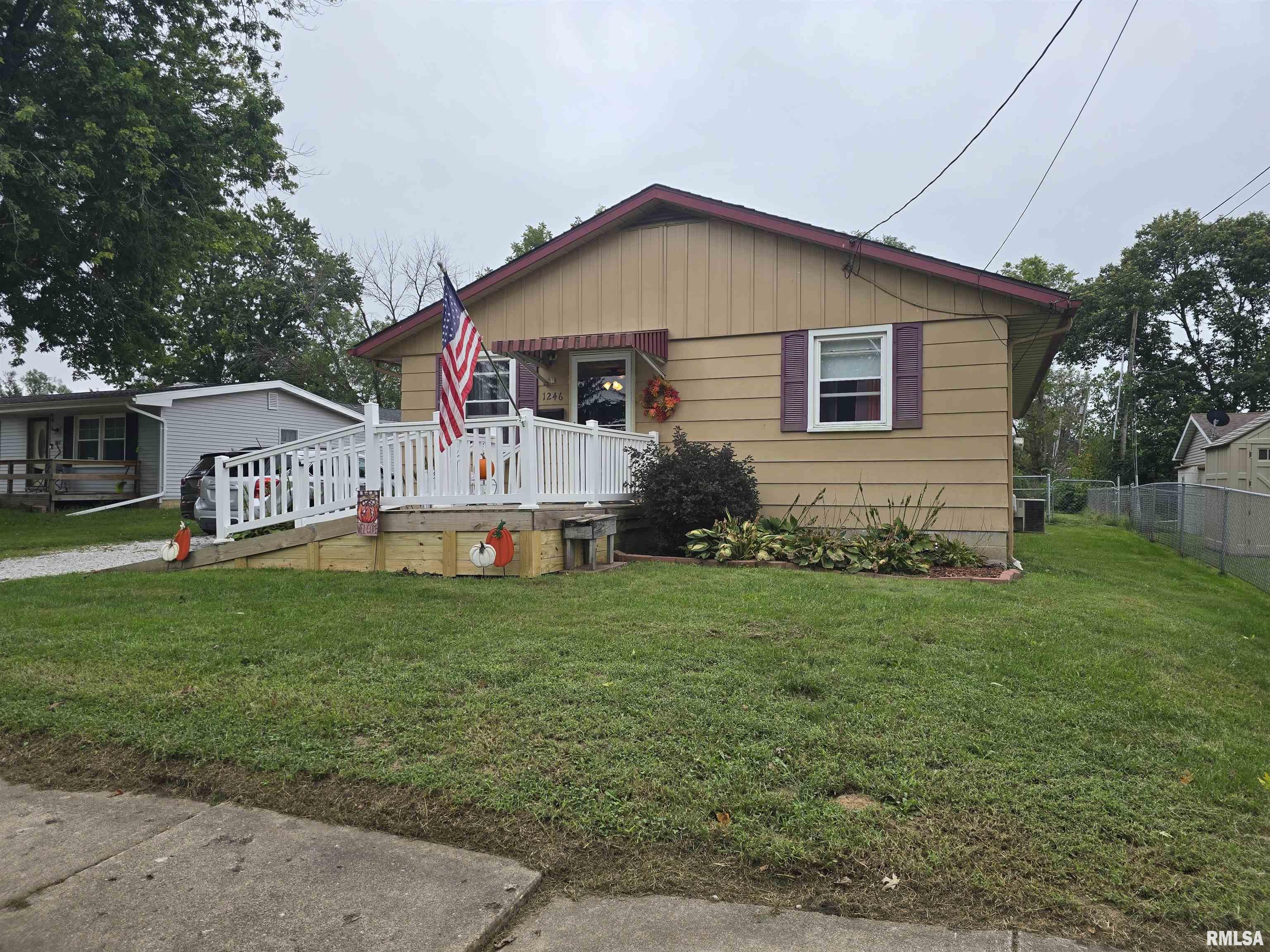 1246 E Ash Street Property Photo 1