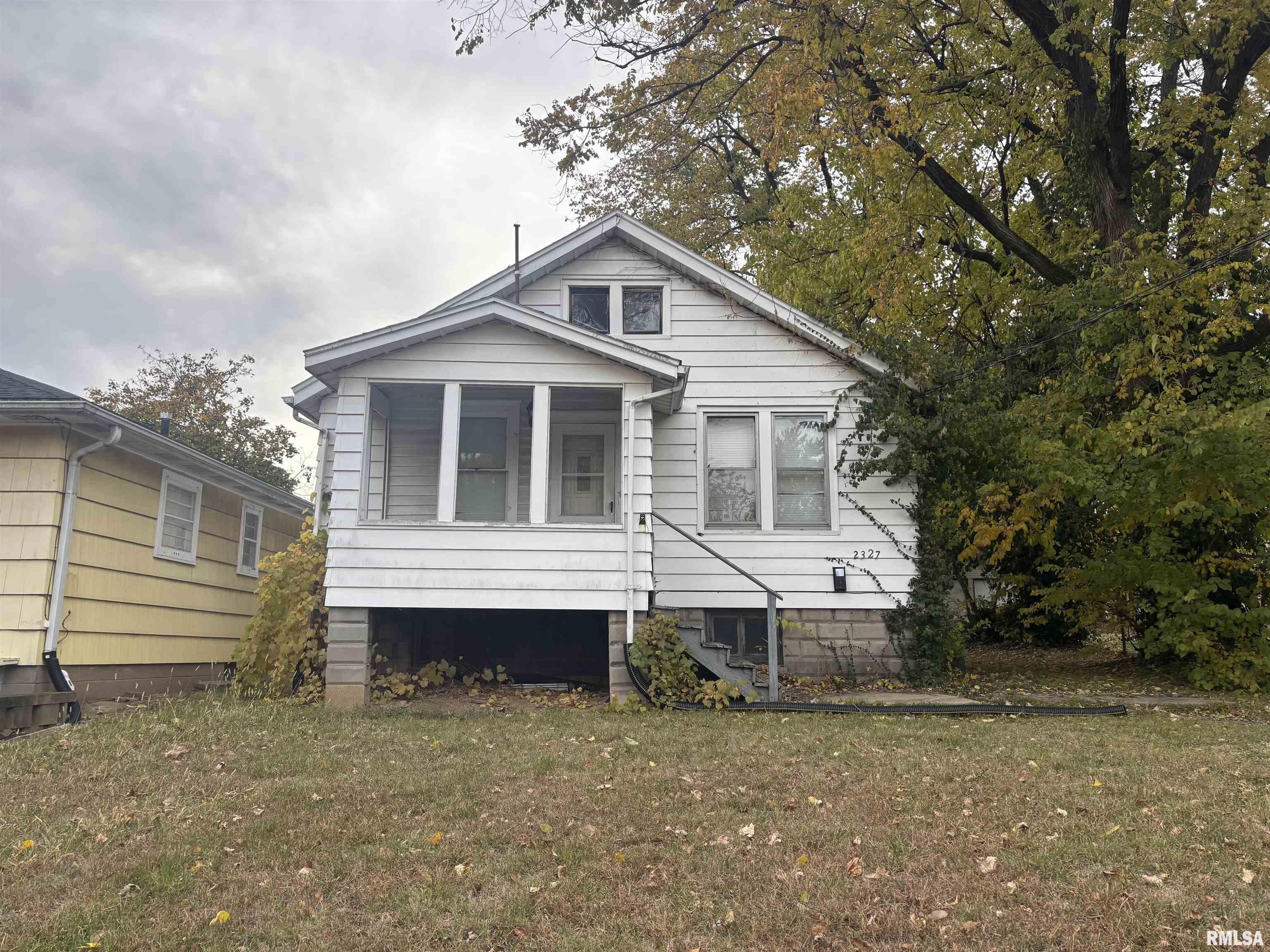 2327 N Flora Avenue Property Photo 1