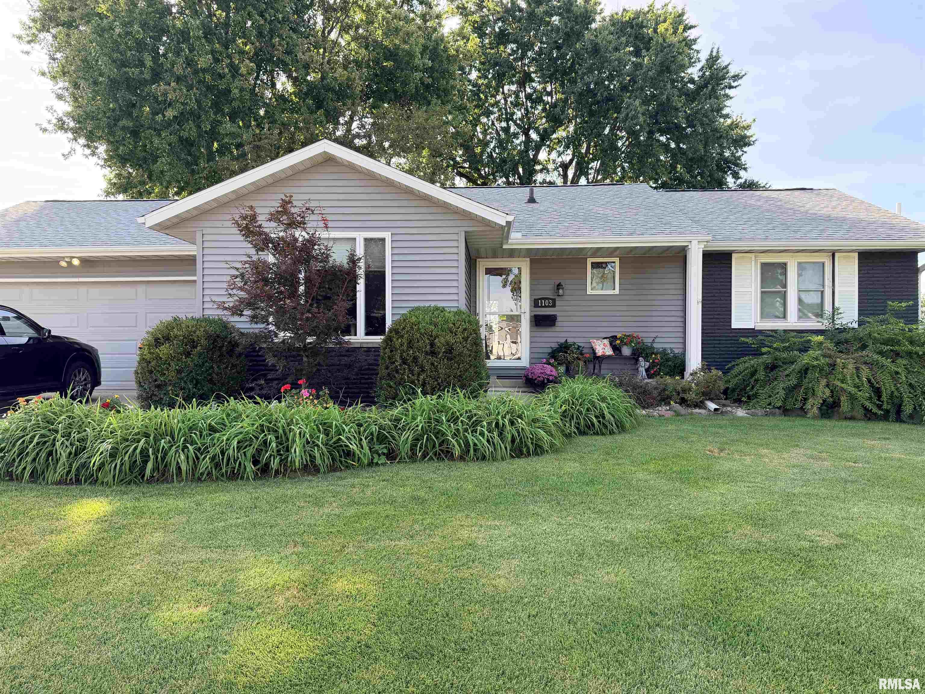 1103 Westminster Drive Property Photo 1