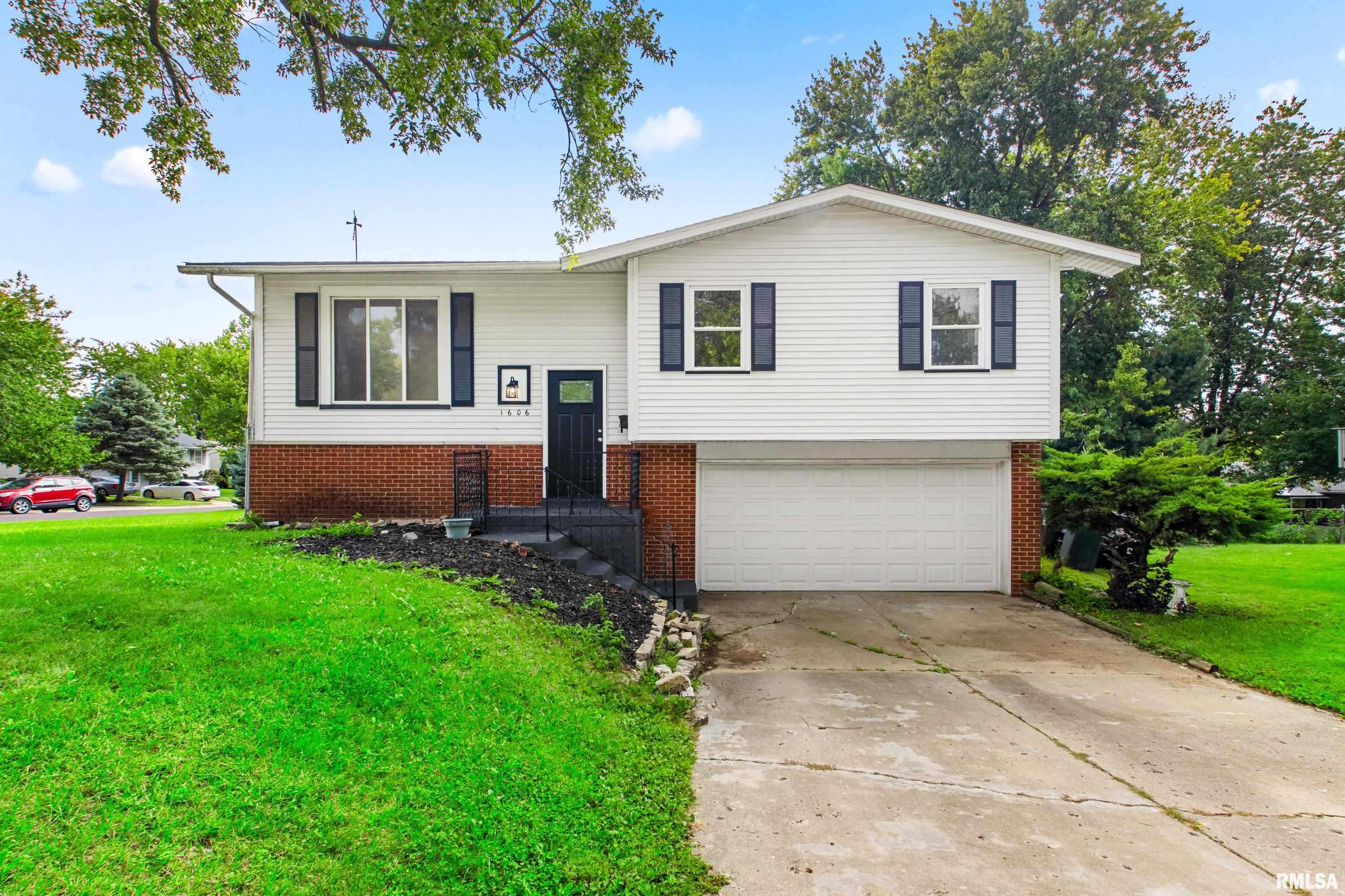 1606 W Daytona Drive Property Photo 1